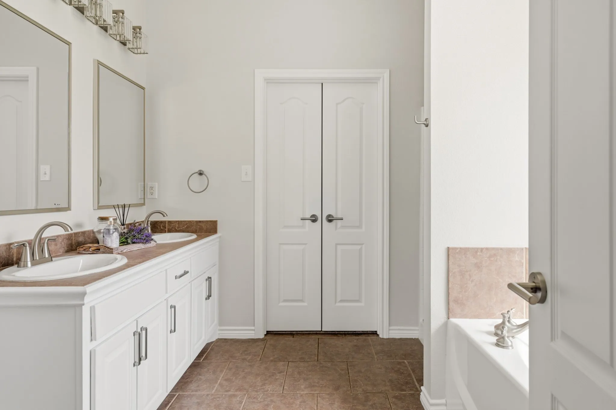 Spacious primary bath