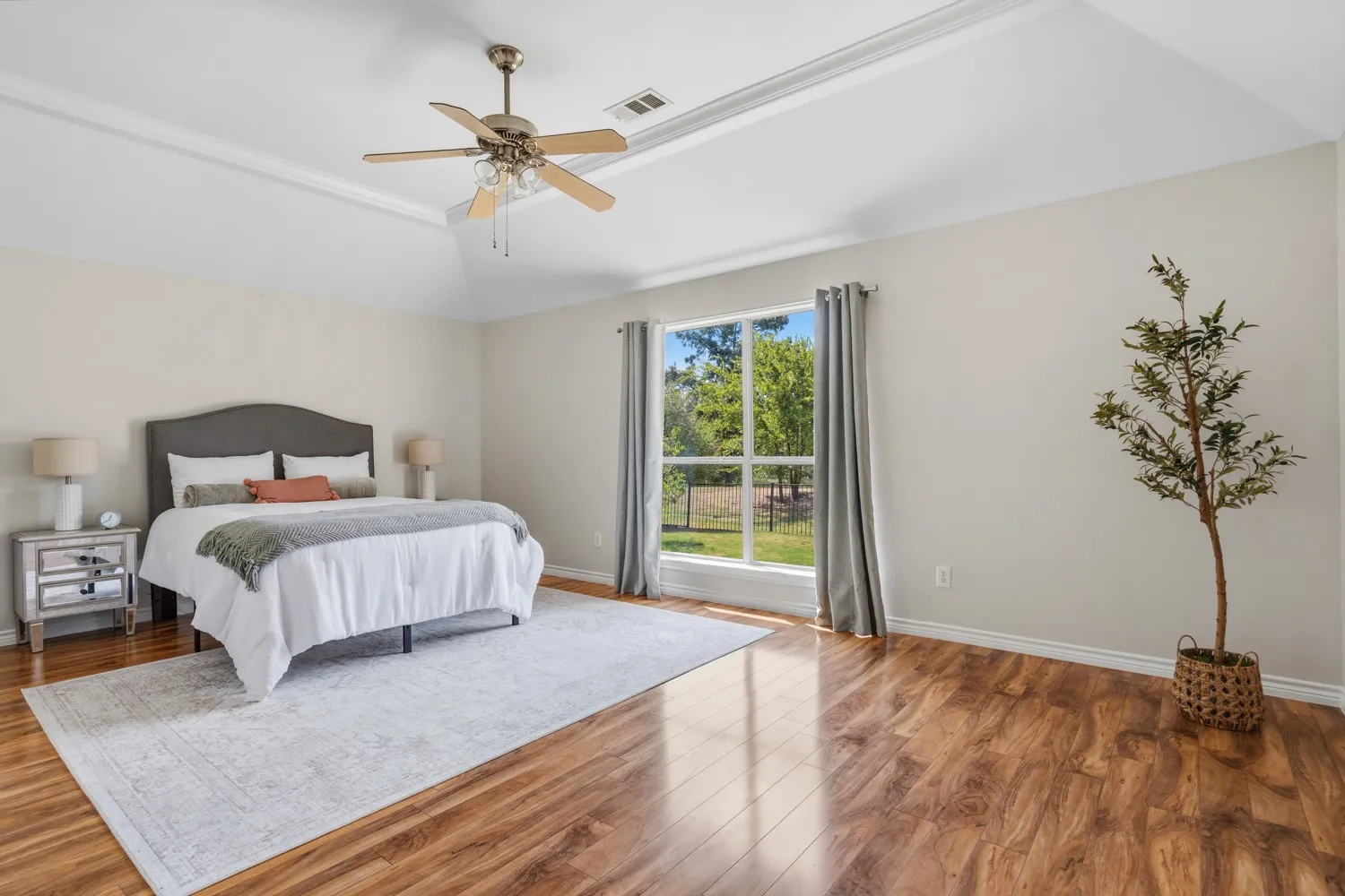 Wake up to the lake view