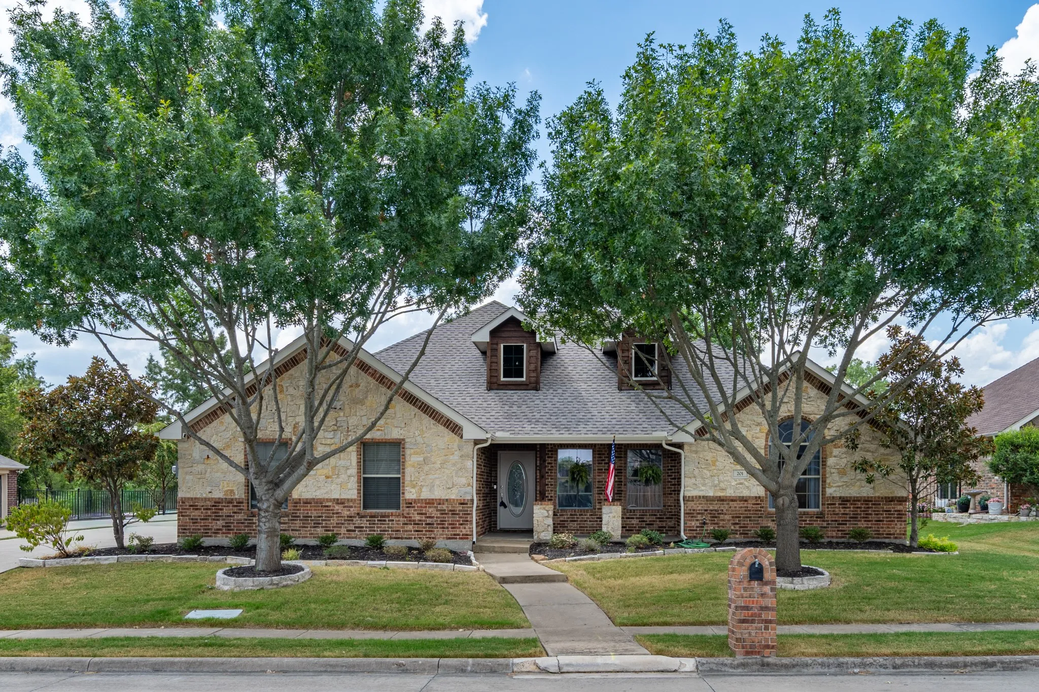 Single Family Residence For Sale in Collin County , 201 Midnight Drive, Royse City, Texas 75189, 3 Bedroom, 2 Bathroom, 2 Garage spaces, 1,848 Sqft, built in 2005, mls#21377476, Real Estate Agent in Royse City, Homes For Sale in Collin county, Homes For Sale in Royse City, Realtor in Royse City Texas, Real Estate Brokerage Independent Realty Texas, Luminita Cordes Realtor