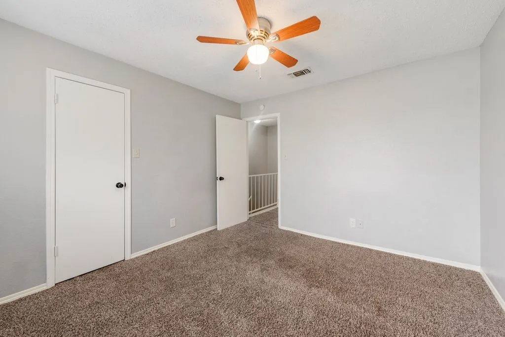 Apartment For Rent in Tarrant County , 600 Grand Avenue 107, Arlington, Texas 76010, 2 Bedroom, 1 Bathroom, Garage spaces, 1,100 Sqft, built in 1985, mls#21378060, Real Estate Agent in Arlington, Homes For Rent in Tarrant county, Homes For Rent in Arlington, Realtor in Arlington Texas, Real Estate Brokerage Independent Realty Texas, Luminita Cordes Realtor