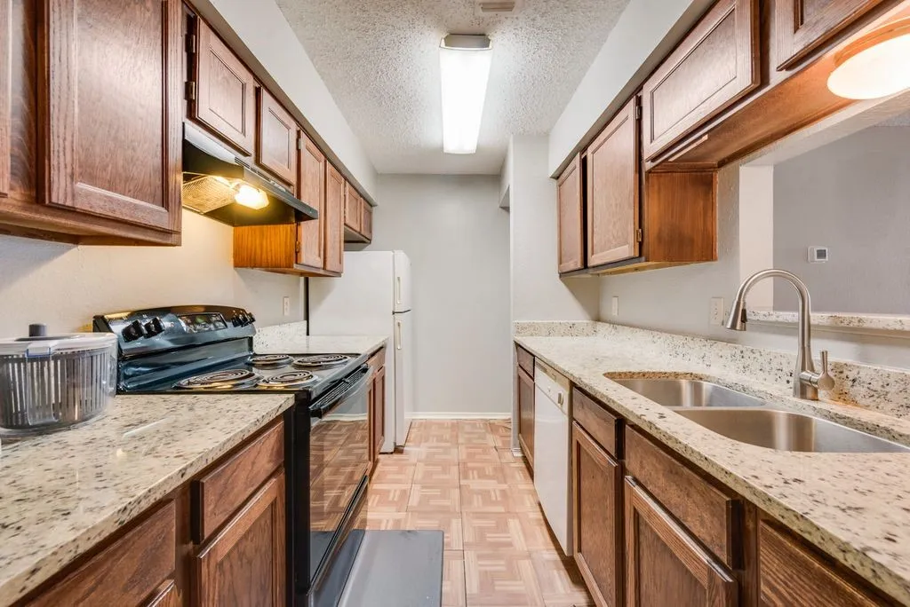 Apartment For Rent in Tarrant County , 600 Grand Avenue 107, Arlington, Texas 76010, 2 Bedroom, 1 Bathroom, Garage spaces, 1,100 Sqft, built in 1985, mls#21378060, Real Estate Agent in Arlington, Homes For Rent in Tarrant county, Homes For Rent in Arlington, Realtor in Arlington Texas, Real Estate Brokerage Independent Realty Texas, Luminita Cordes Realtor