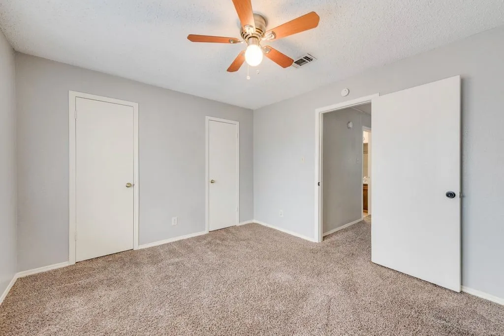 Apartment For Rent in Tarrant County , 600 Grand Avenue 107, Arlington, Texas 76010, 2 Bedroom, 1 Bathroom, Garage spaces, 1,100 Sqft, built in 1985, mls#21378060, Real Estate Agent in Arlington, Homes For Rent in Tarrant county, Homes For Rent in Arlington, Realtor in Arlington Texas, Real Estate Brokerage Independent Realty Texas, Luminita Cordes Realtor