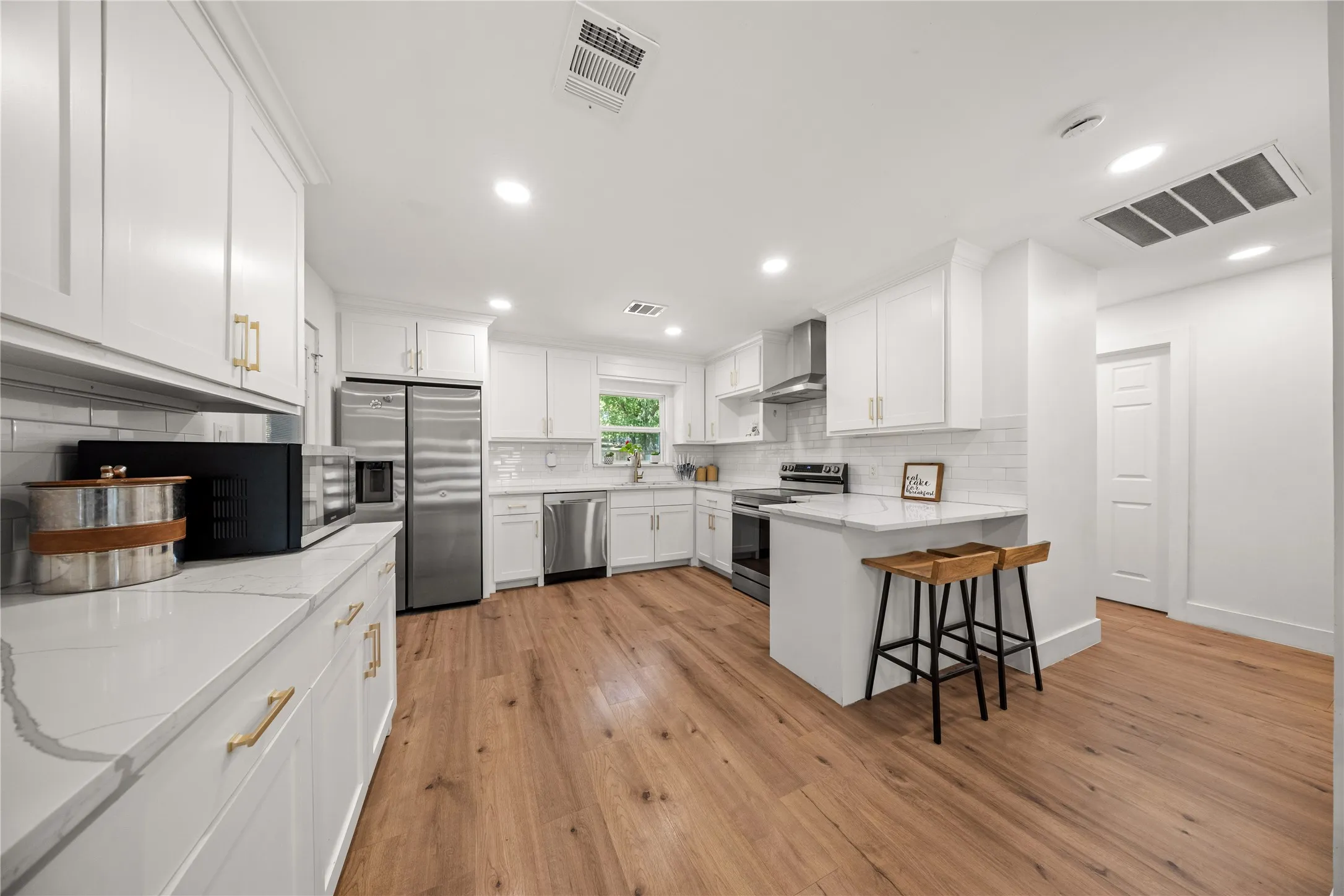 Single Family Residence For Sale in Dallas County , 2431 Gross Road, Dallas, Texas 75228, 3 Bedroom, 2 Bathroom, Garage spaces, 1,392 Sqft, built in 1958, mls#21378059, Real Estate Agent in Dallas, Homes For Sale in Dallas county, Homes For Sale in Dallas, Realtor in Dallas Texas, Real Estate Brokerage Independent Realty Texas, Luminita Cordes Realtor