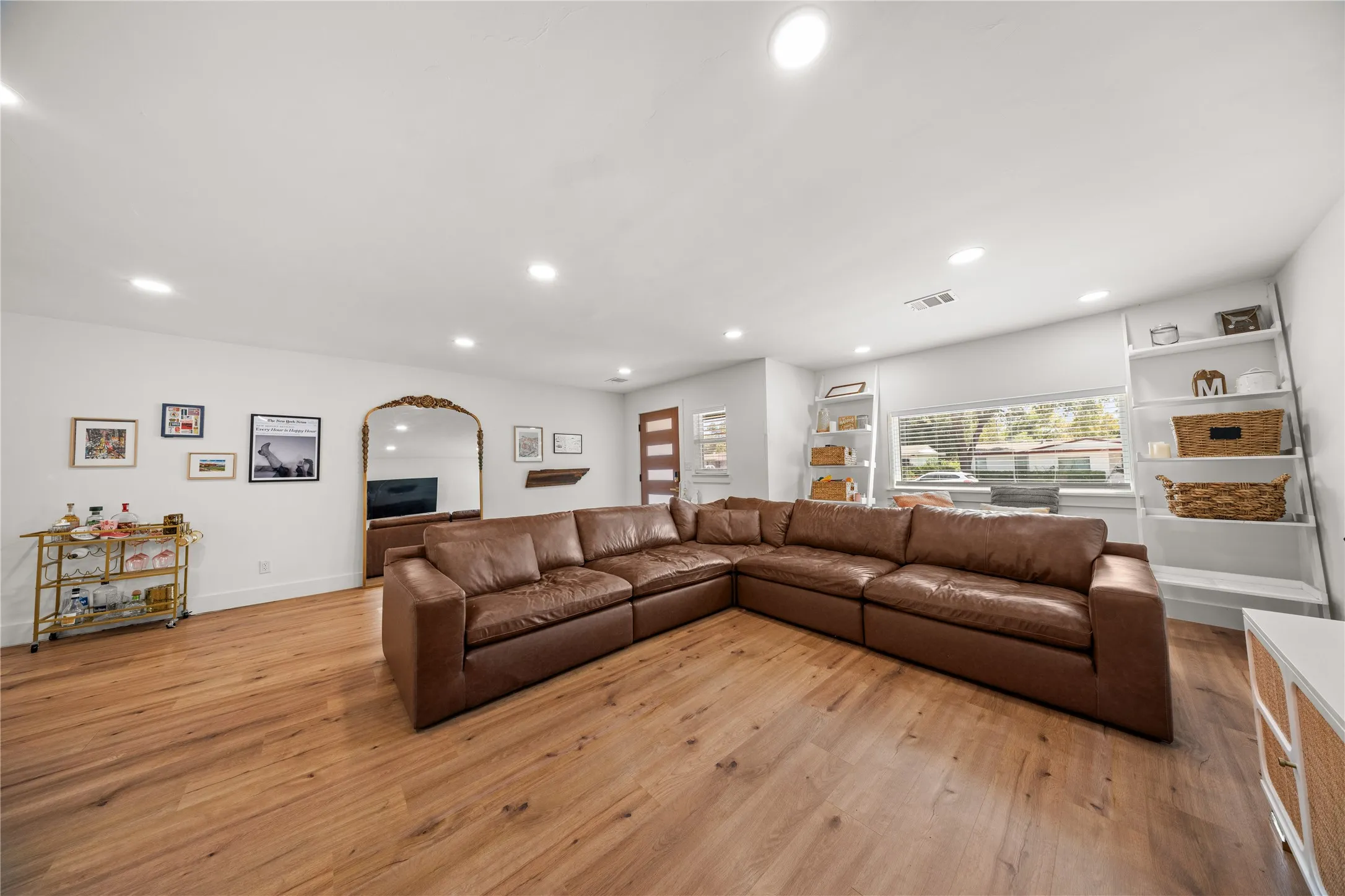 Single Family Residence For Sale in Dallas County , 2431 Gross Road, Dallas, Texas 75228, 3 Bedroom, 2 Bathroom, Garage spaces, 1,392 Sqft, built in 1958, mls#21378059, Real Estate Agent in Dallas, Homes For Sale in Dallas county, Homes For Sale in Dallas, Realtor in Dallas Texas, Real Estate Brokerage Independent Realty Texas, Luminita Cordes Realtor