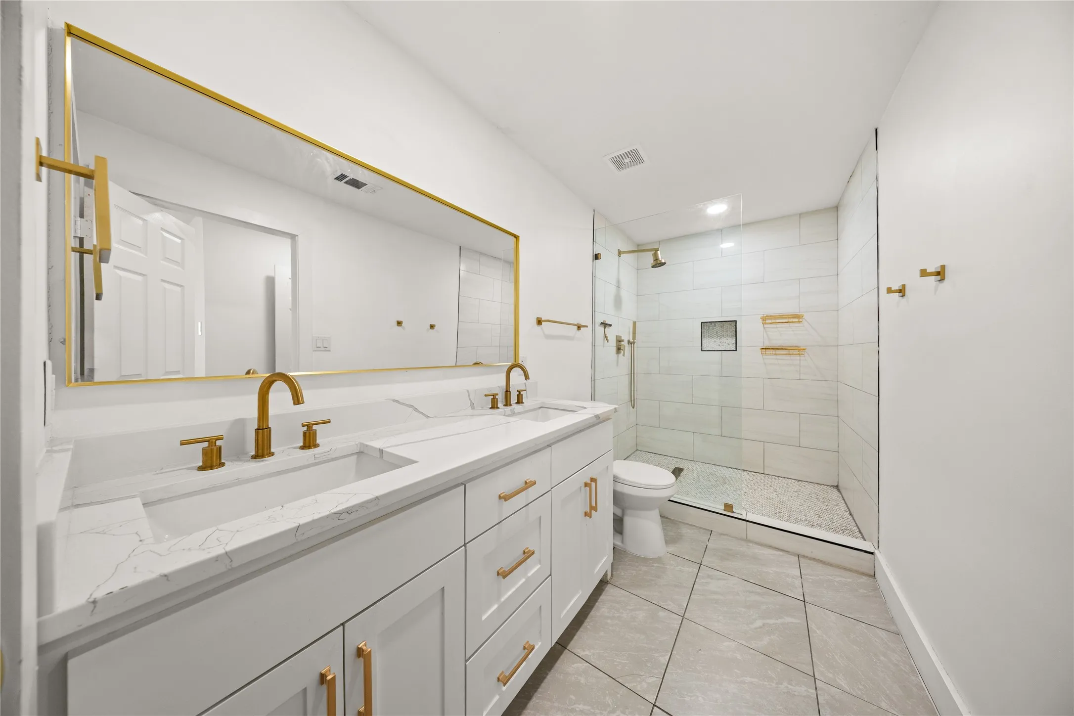 Single Family Residence For Sale in Dallas County , 2431 Gross Road, Dallas, Texas 75228, 3 Bedroom, 2 Bathroom, Garage spaces, 1,392 Sqft, built in 1958, mls#21378059, Real Estate Agent in Dallas, Homes For Sale in Dallas county, Homes For Sale in Dallas, Realtor in Dallas Texas, Real Estate Brokerage Independent Realty Texas, Luminita Cordes Realtor