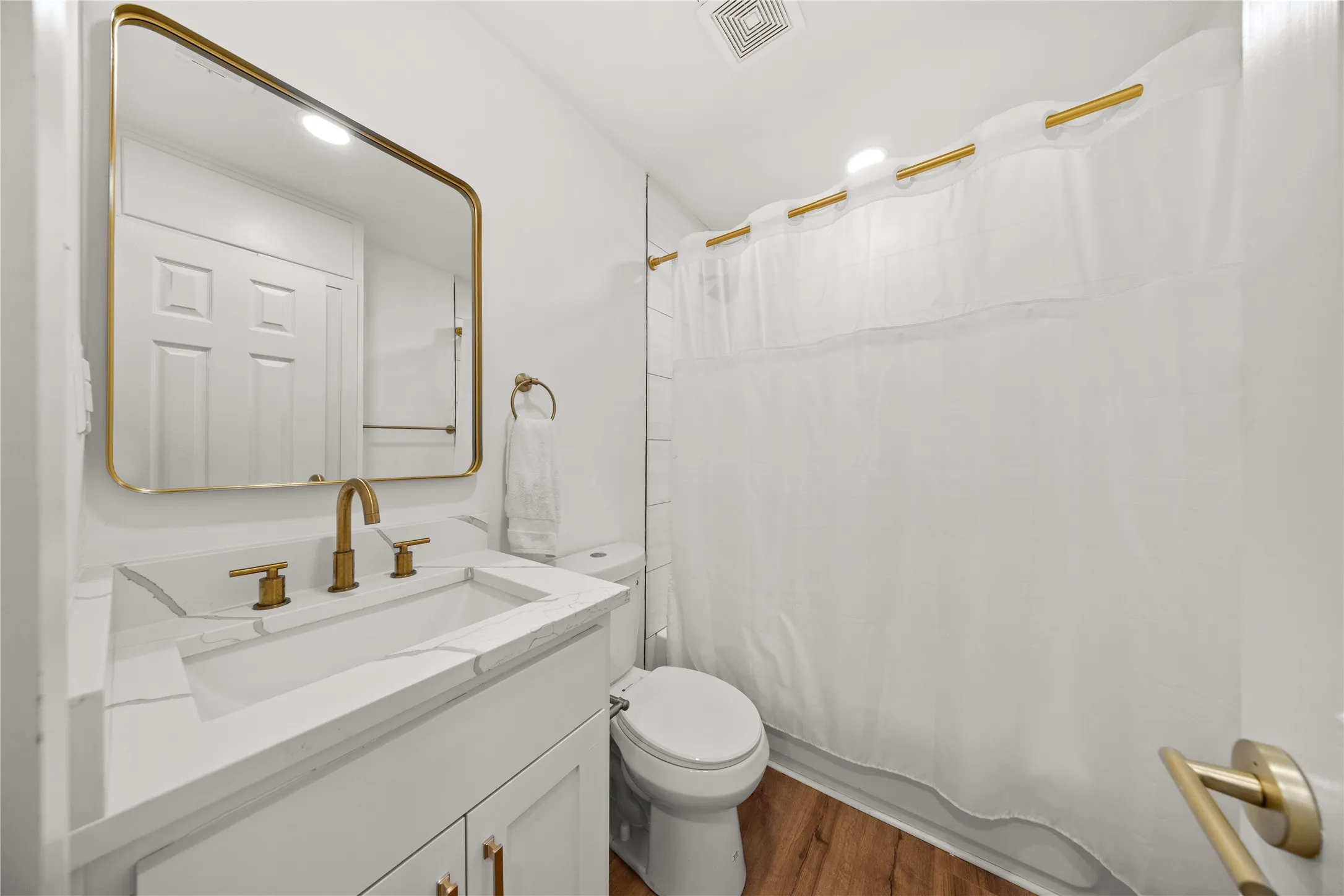 Single Family Residence For Sale in Dallas County , 2431 Gross Road, Dallas, Texas 75228, 3 Bedroom, 2 Bathroom, Garage spaces, 1,392 Sqft, built in 1958, mls#21378059, Real Estate Agent in Dallas, Homes For Sale in Dallas county, Homes For Sale in Dallas, Realtor in Dallas Texas, Real Estate Brokerage Independent Realty Texas, Luminita Cordes Realtor
