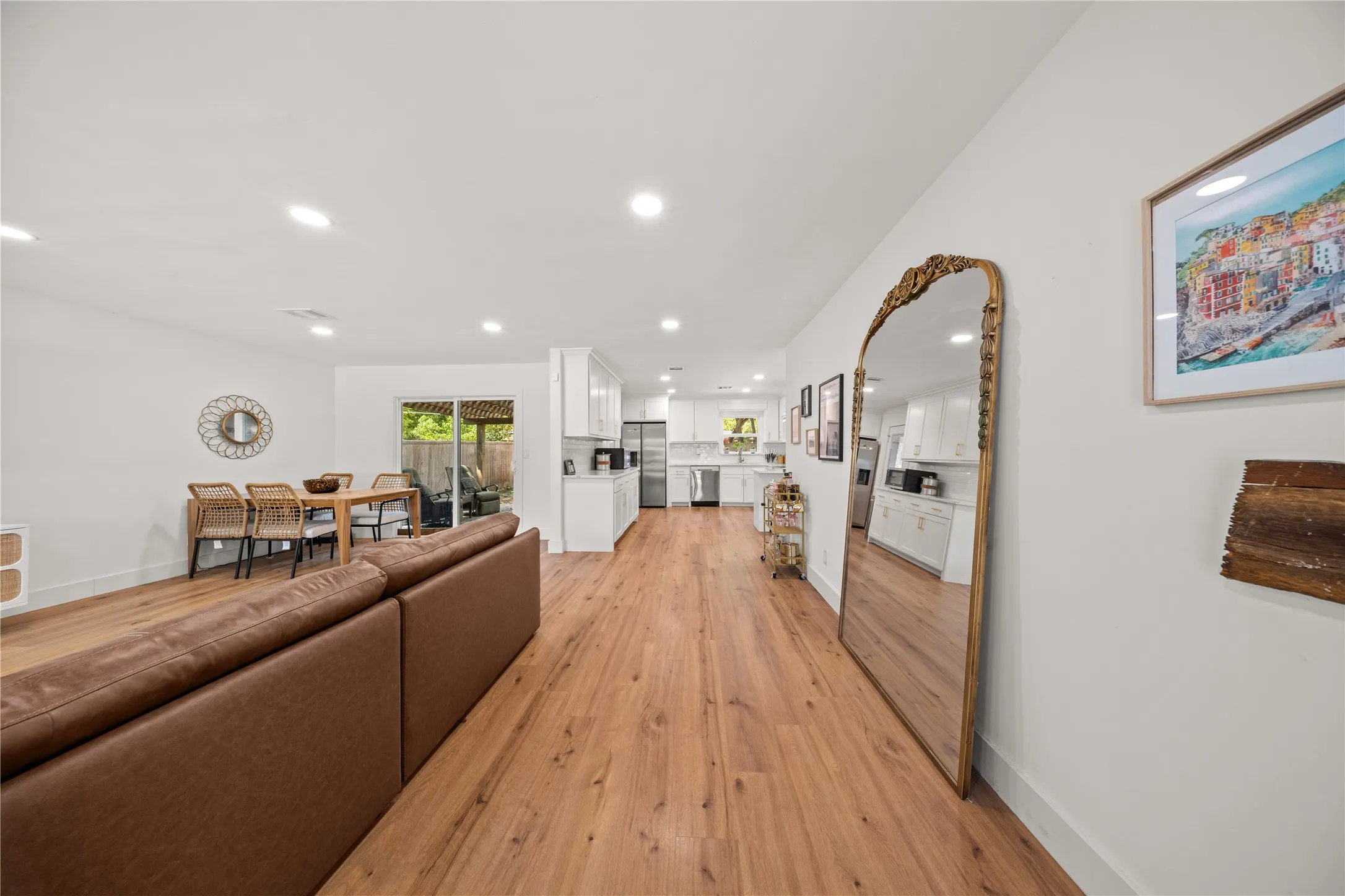 Single Family Residence For Sale in Dallas County , 2431 Gross Road, Dallas, Texas 75228, 3 Bedroom, 2 Bathroom, Garage spaces, 1,392 Sqft, built in 1958, mls#21378059, Real Estate Agent in Dallas, Homes For Sale in Dallas county, Homes For Sale in Dallas, Realtor in Dallas Texas, Real Estate Brokerage Independent Realty Texas, Luminita Cordes Realtor