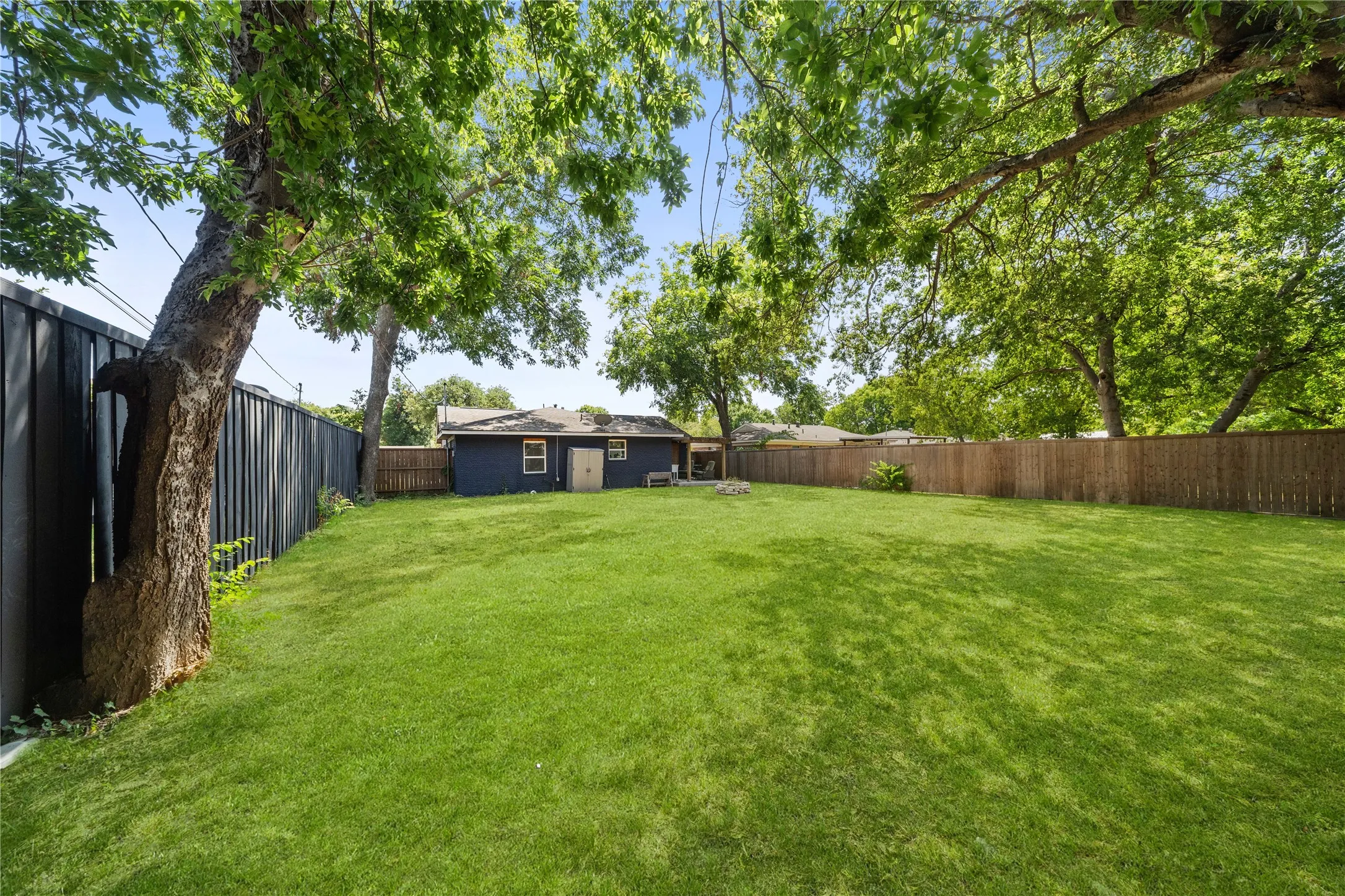 Single Family Residence For Sale in Dallas County , 2431 Gross Road, Dallas, Texas 75228, 3 Bedroom, 2 Bathroom, Garage spaces, 1,392 Sqft, built in 1958, mls#21378059, Real Estate Agent in Dallas, Homes For Sale in Dallas county, Homes For Sale in Dallas, Realtor in Dallas Texas, Real Estate Brokerage Independent Realty Texas, Luminita Cordes Realtor