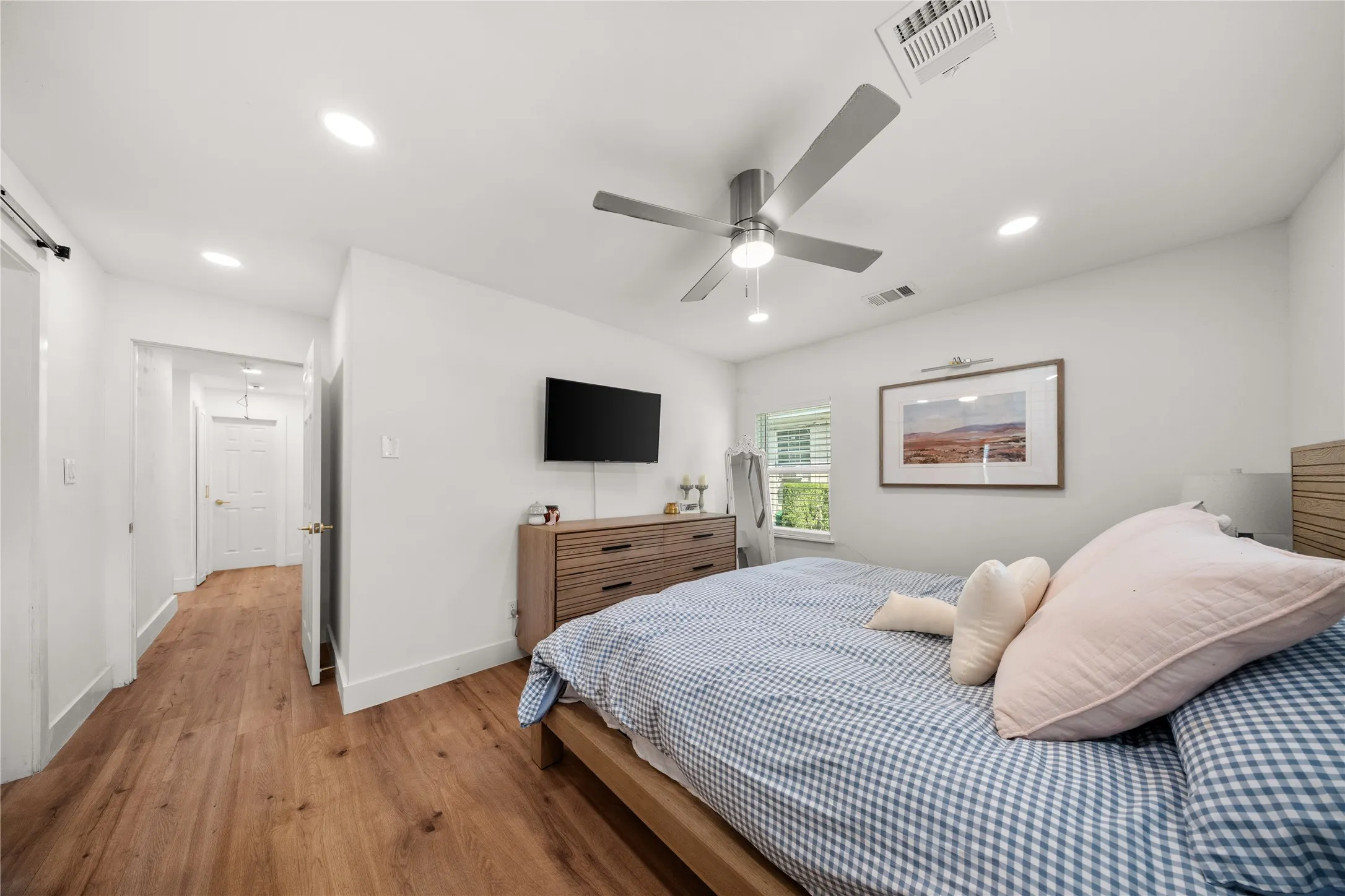 Single Family Residence For Sale in Dallas County , 2431 Gross Road, Dallas, Texas 75228, 3 Bedroom, 2 Bathroom, Garage spaces, 1,392 Sqft, built in 1958, mls#21378059, Real Estate Agent in Dallas, Homes For Sale in Dallas county, Homes For Sale in Dallas, Realtor in Dallas Texas, Real Estate Brokerage Independent Realty Texas, Luminita Cordes Realtor