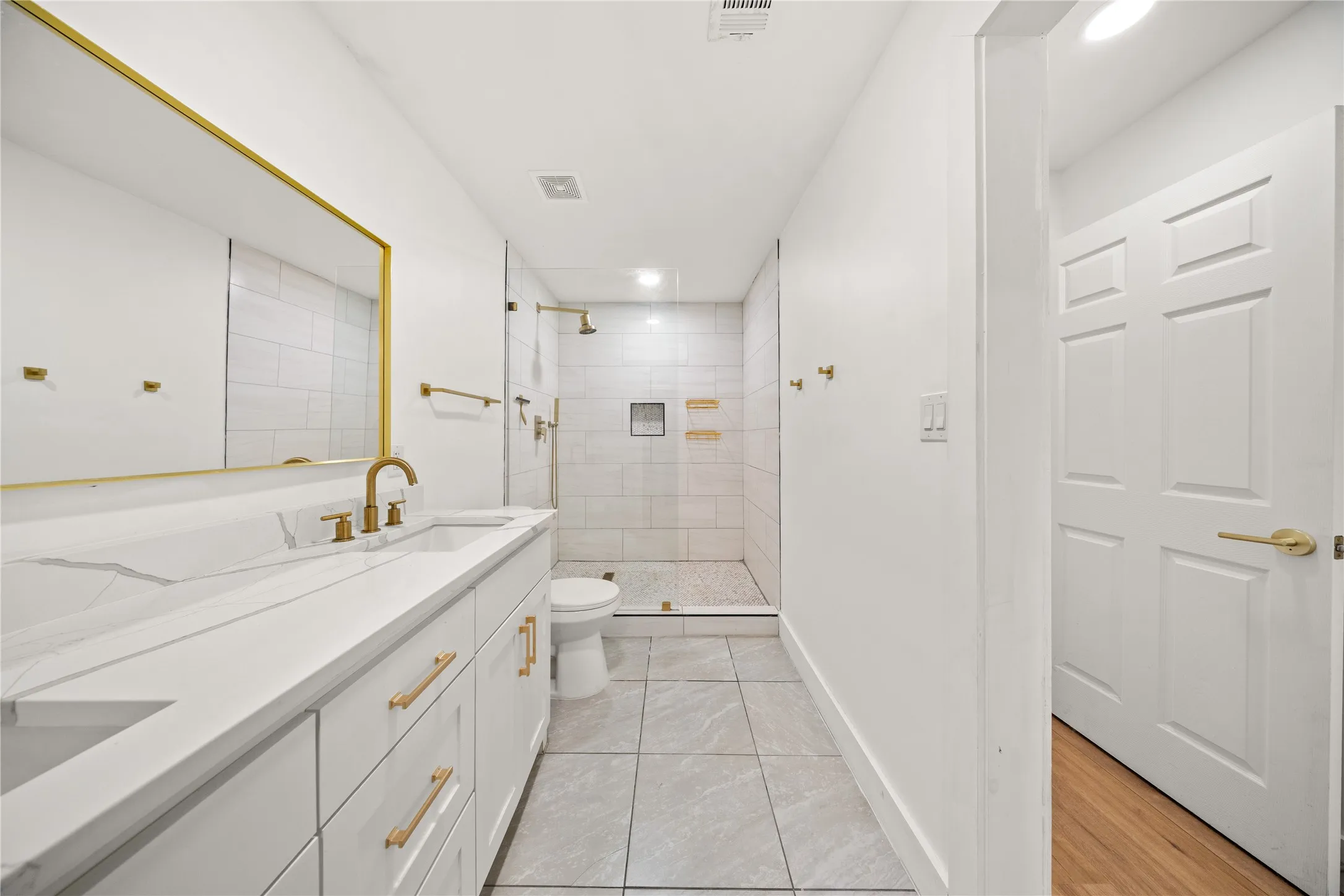 Single Family Residence For Sale in Dallas County , 2431 Gross Road, Dallas, Texas 75228, 3 Bedroom, 2 Bathroom, Garage spaces, 1,392 Sqft, built in 1958, mls#21378059, Real Estate Agent in Dallas, Homes For Sale in Dallas county, Homes For Sale in Dallas, Realtor in Dallas Texas, Real Estate Brokerage Independent Realty Texas, Luminita Cordes Realtor