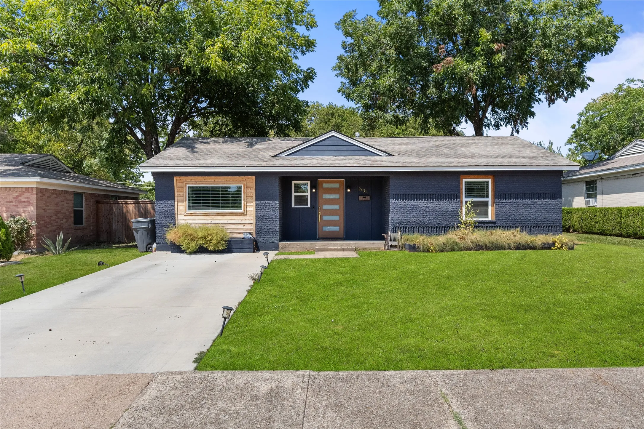 Single Family Residence For Sale in Dallas County , 2431 Gross Road, Dallas, Texas 75228, 3 Bedroom, 2 Bathroom, Garage spaces, 1,392 Sqft, built in 1958, mls#21378059, Real Estate Agent in Dallas, Homes For Sale in Dallas county, Homes For Sale in Dallas, Realtor in Dallas Texas, Real Estate Brokerage Independent Realty Texas, Luminita Cordes Realtor