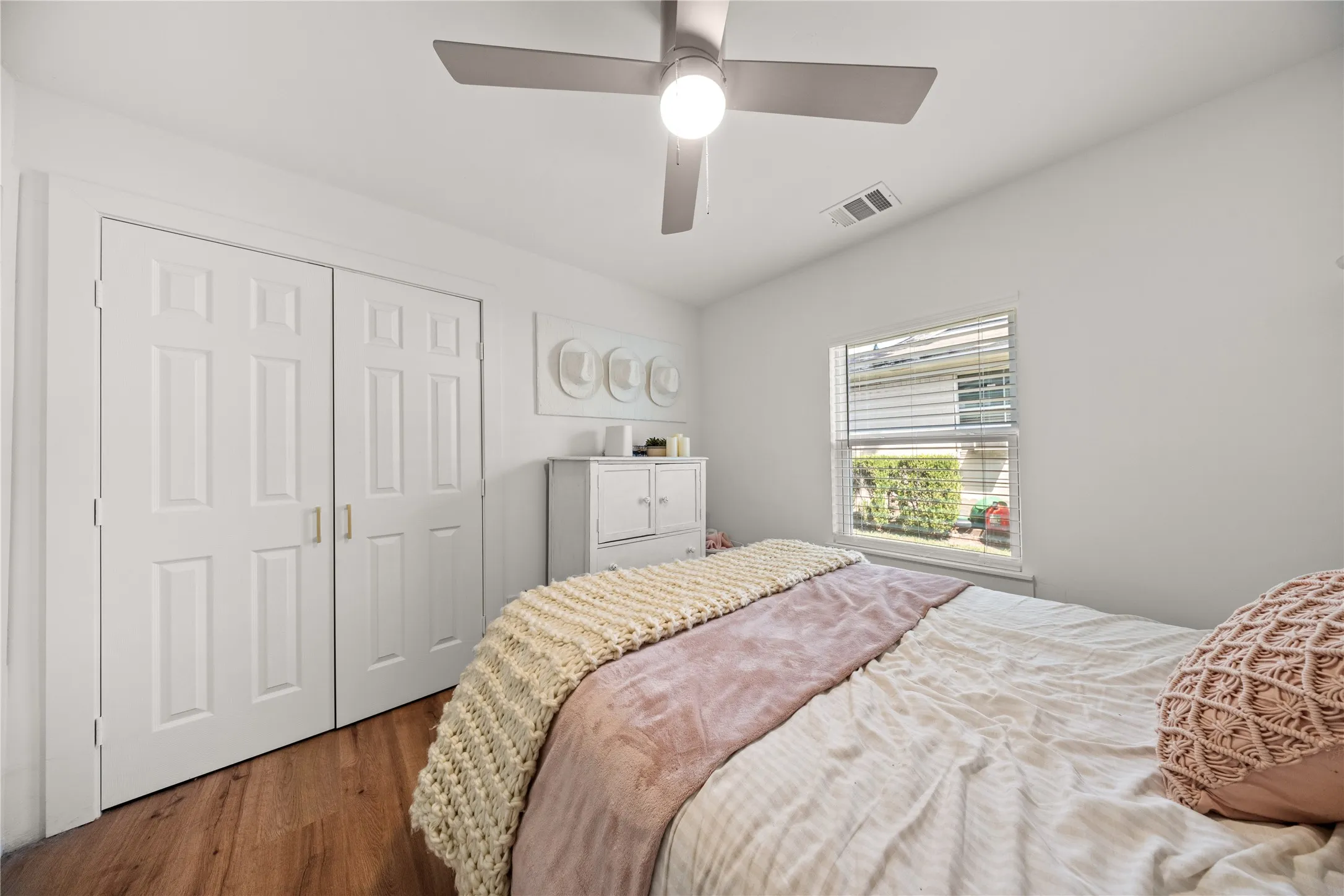 Single Family Residence For Sale in Dallas County , 2431 Gross Road, Dallas, Texas 75228, 3 Bedroom, 2 Bathroom, Garage spaces, 1,392 Sqft, built in 1958, mls#21378059, Real Estate Agent in Dallas, Homes For Sale in Dallas county, Homes For Sale in Dallas, Realtor in Dallas Texas, Real Estate Brokerage Independent Realty Texas, Luminita Cordes Realtor