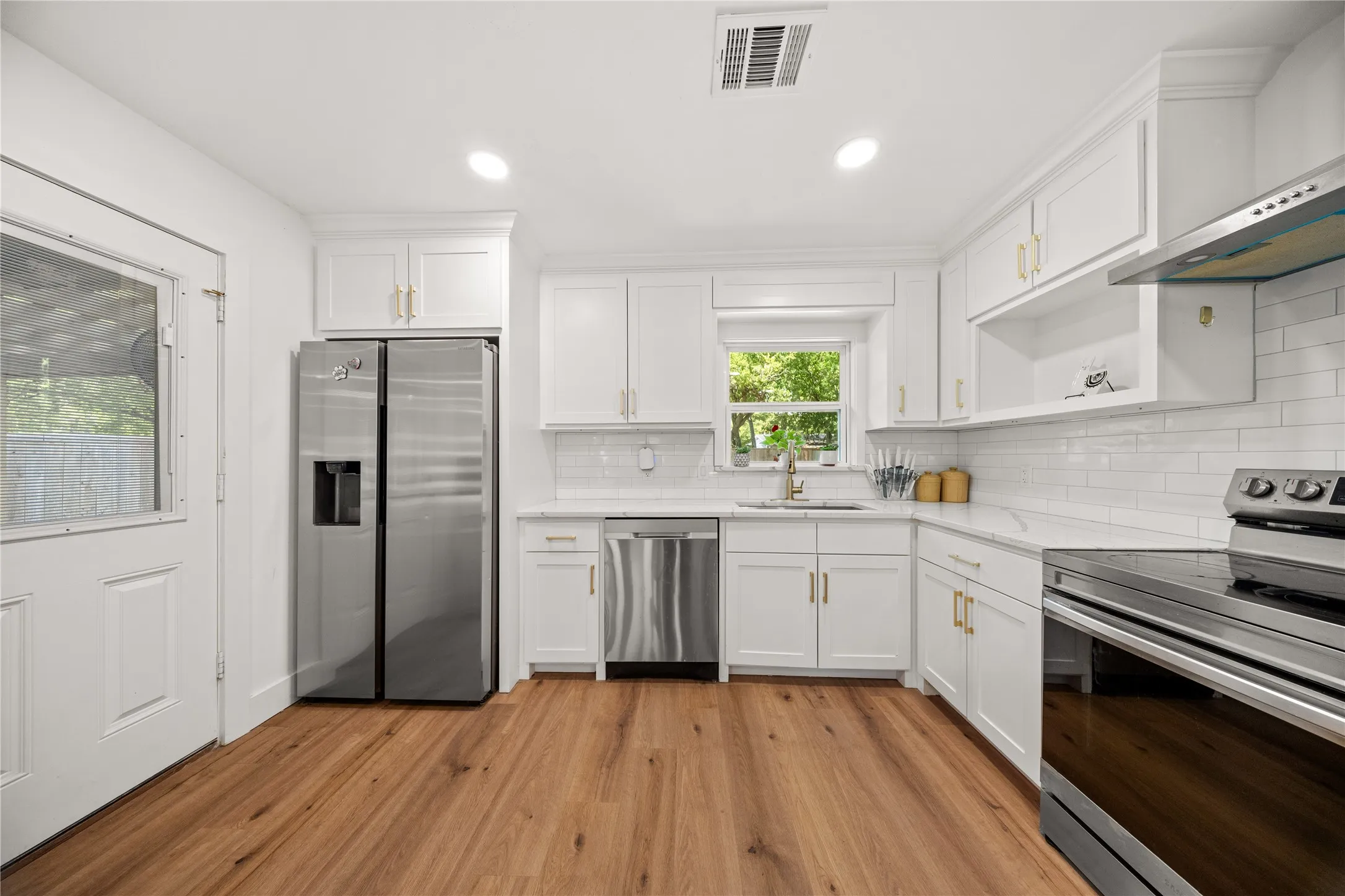 Single Family Residence For Sale in Dallas County , 2431 Gross Road, Dallas, Texas 75228, 3 Bedroom, 2 Bathroom, Garage spaces, 1,392 Sqft, built in 1958, mls#21378059, Real Estate Agent in Dallas, Homes For Sale in Dallas county, Homes For Sale in Dallas, Realtor in Dallas Texas, Real Estate Brokerage Independent Realty Texas, Luminita Cordes Realtor