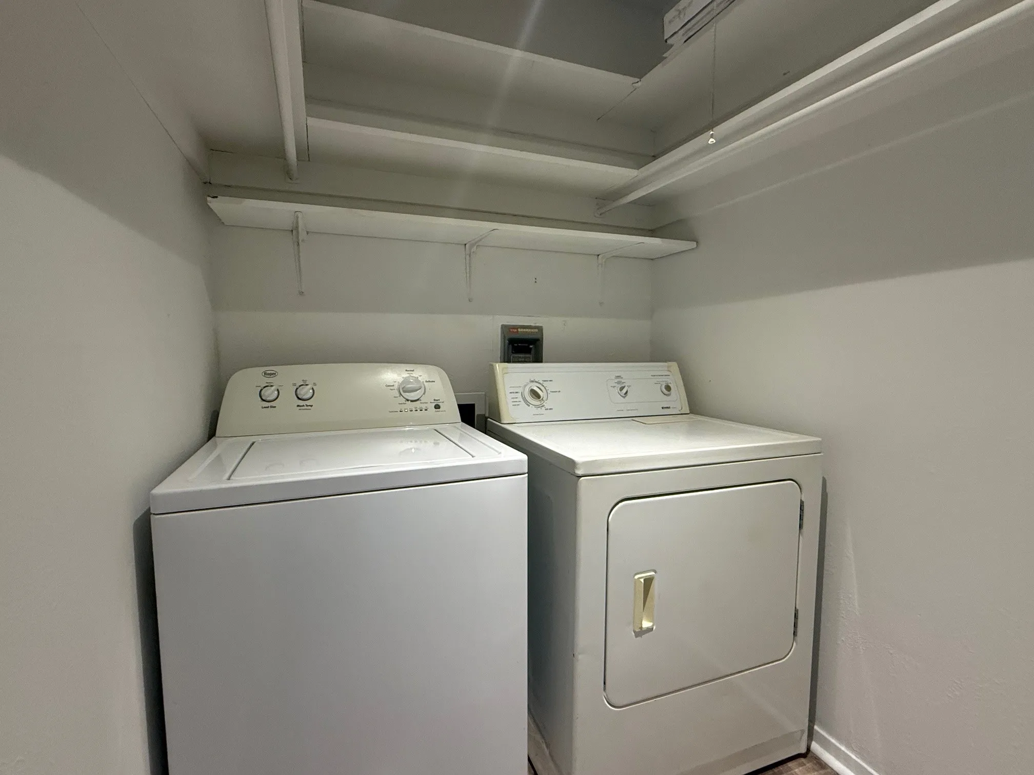 Condominium For Sale in Dallas County , 3624 Parkridge Drive 214, Dallas, Texas 75234, 1 Bedroom, 1 Bathroom, Garage spaces, 661 Sqft, built in 1982, mls#21378072, Real Estate Agent in Dallas, Homes For Sale in Dallas county, Homes For Sale in Dallas, Realtor in Dallas Texas, Real Estate Brokerage Independent Realty Texas, Luminita Cordes Realtor