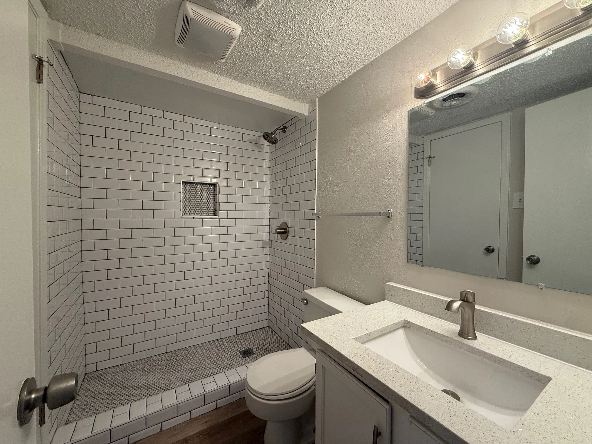 Condominium For Sale in Dallas County , 3624 Parkridge Drive 214, Dallas, Texas 75234, 1 Bedroom, 1 Bathroom, Garage spaces, 661 Sqft, built in 1982, mls#21378072, Real Estate Agent in Dallas, Homes For Sale in Dallas county, Homes For Sale in Dallas, Realtor in Dallas Texas, Real Estate Brokerage Independent Realty Texas, Luminita Cordes Realtor