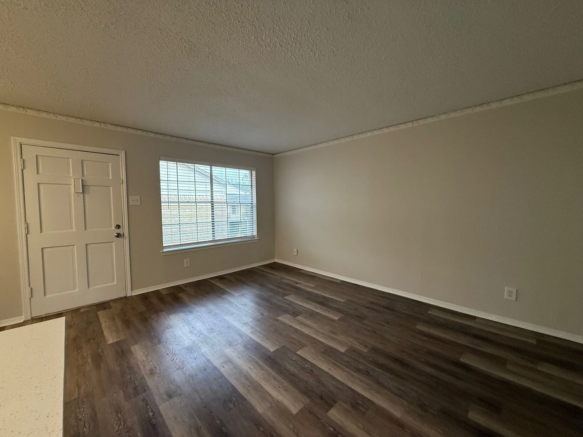 Condominium For Sale in Dallas County , 3624 Parkridge Drive 214, Dallas, Texas 75234, 1 Bedroom, 1 Bathroom, Garage spaces, 661 Sqft, built in 1982, mls#21378072, Real Estate Agent in Dallas, Homes For Sale in Dallas county, Homes For Sale in Dallas, Realtor in Dallas Texas, Real Estate Brokerage Independent Realty Texas, Luminita Cordes Realtor
