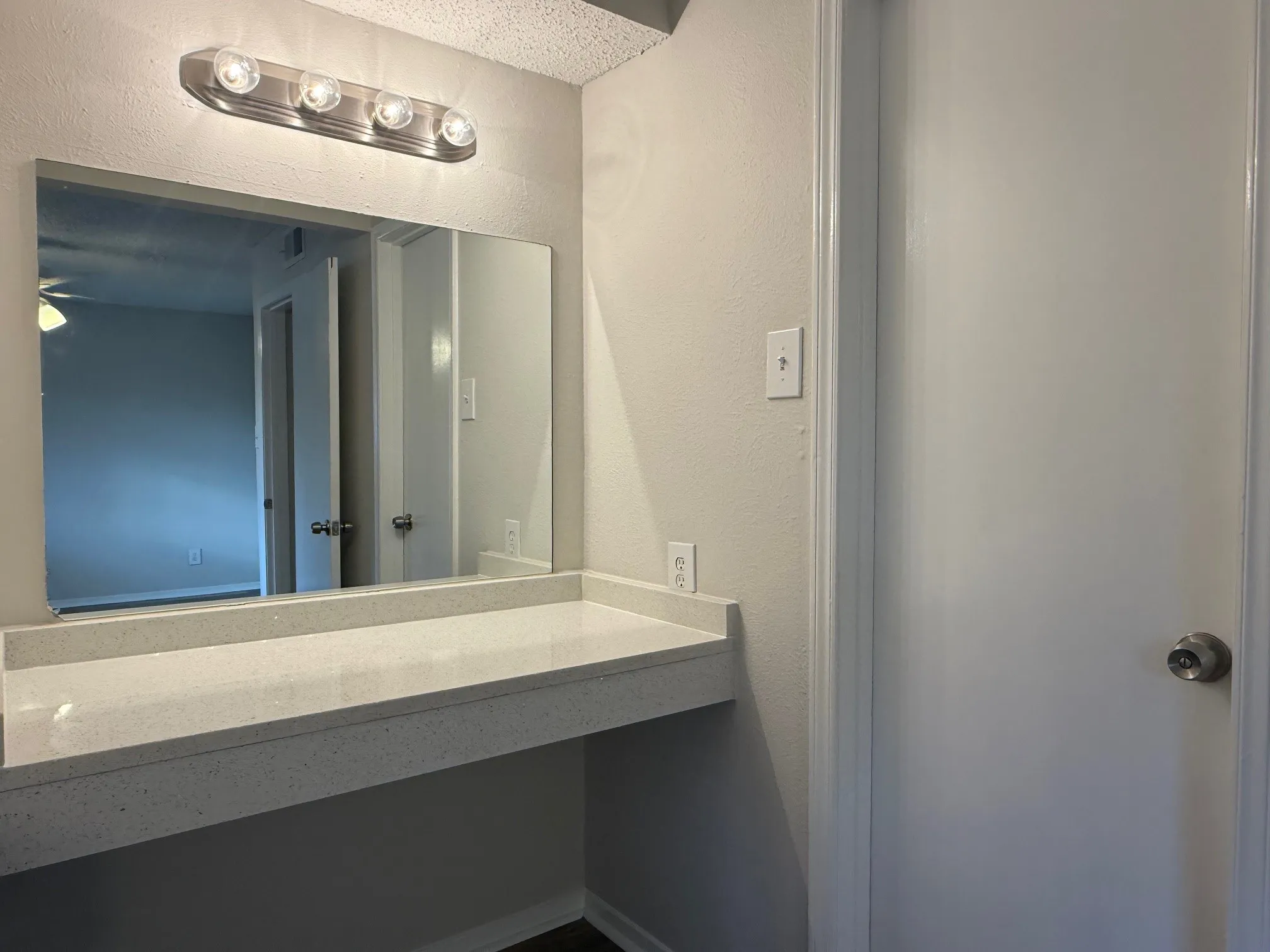 Condominium For Sale in Dallas County , 3624 Parkridge Drive 214, Dallas, Texas 75234, 1 Bedroom, 1 Bathroom, Garage spaces, 661 Sqft, built in 1982, mls#21378072, Real Estate Agent in Dallas, Homes For Sale in Dallas county, Homes For Sale in Dallas, Realtor in Dallas Texas, Real Estate Brokerage Independent Realty Texas, Luminita Cordes Realtor