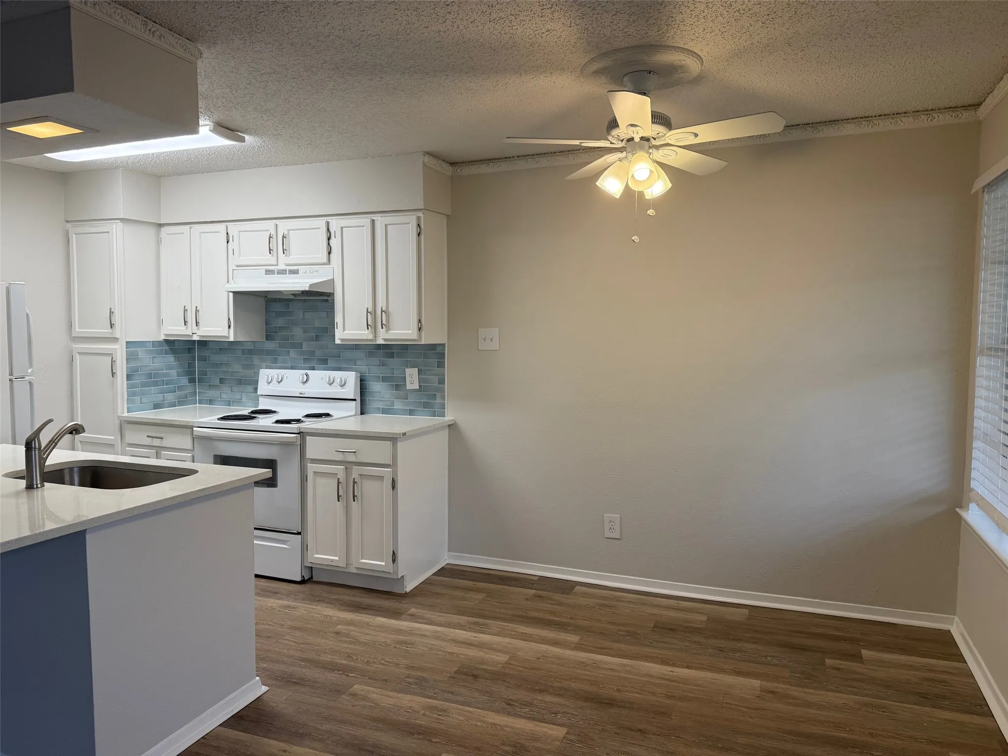 Condominium For Sale in Dallas County , 3624 Parkridge Drive 214, Dallas, Texas 75234, 1 Bedroom, 1 Bathroom, Garage spaces, 661 Sqft, built in 1982, mls#21378072, Real Estate Agent in Dallas, Homes For Sale in Dallas county, Homes For Sale in Dallas, Realtor in Dallas Texas, Real Estate Brokerage Independent Realty Texas, Luminita Cordes Realtor
