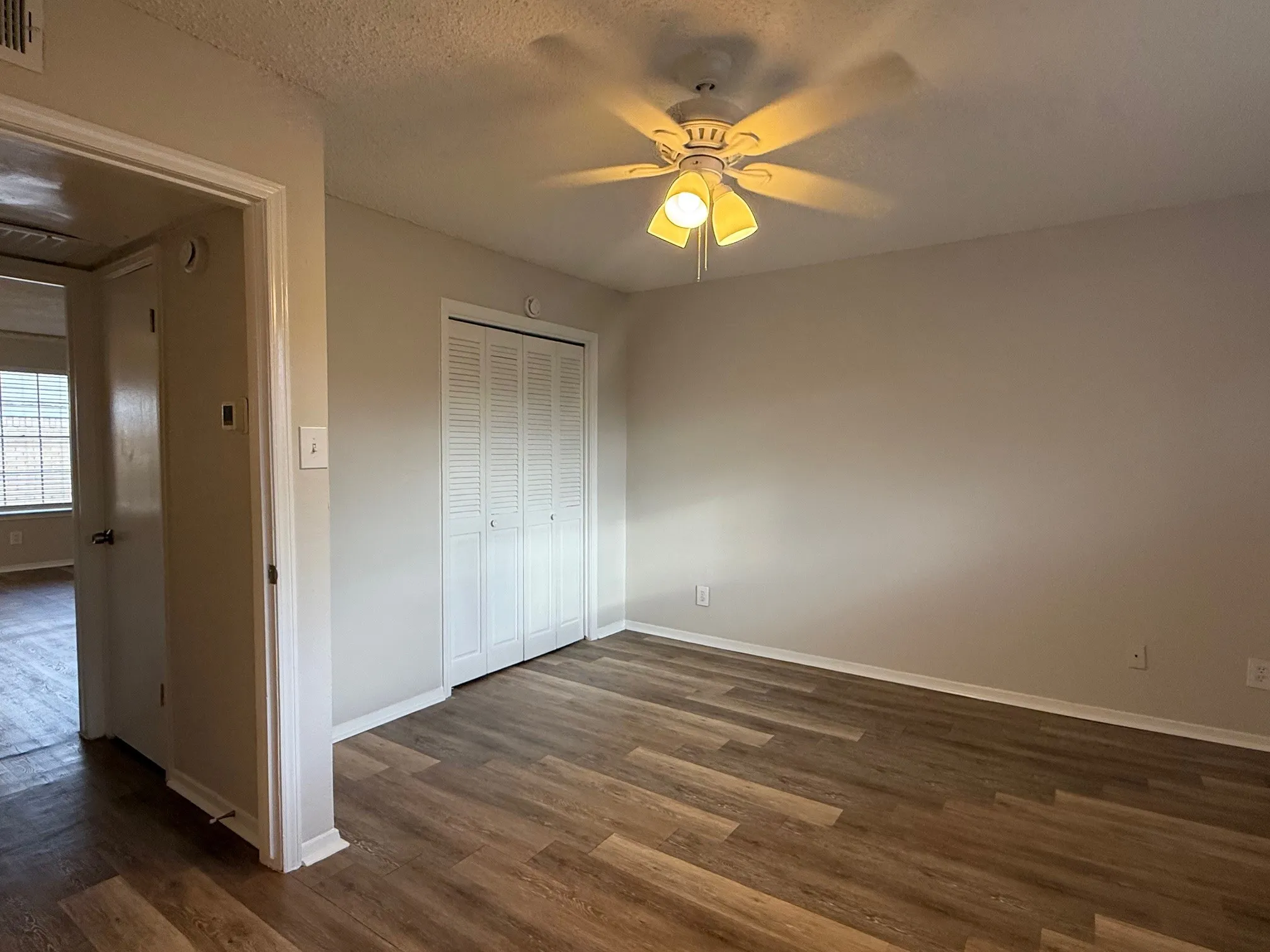 Condominium For Sale in Dallas County , 3624 Parkridge Drive 214, Dallas, Texas 75234, 1 Bedroom, 1 Bathroom, Garage spaces, 661 Sqft, built in 1982, mls#21378072, Real Estate Agent in Dallas, Homes For Sale in Dallas county, Homes For Sale in Dallas, Realtor in Dallas Texas, Real Estate Brokerage Independent Realty Texas, Luminita Cordes Realtor