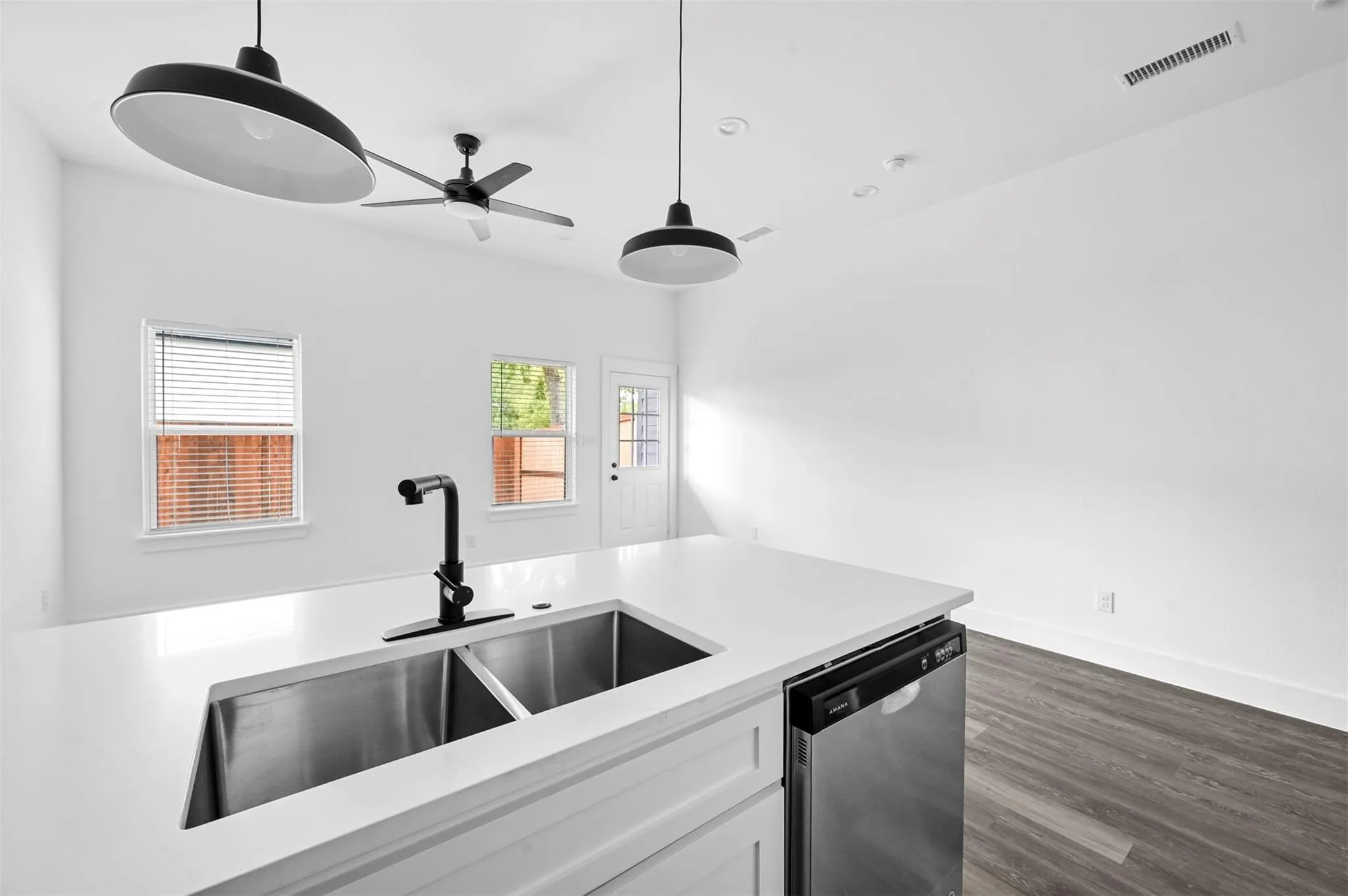 Duplex For Rent in Hunt County , 3018 Henry Street A, Greenville, Texas 75401, 3 Bedroom, 2 Bathroom, Garage spaces, 1,000 Sqft, built in 2024, mls#21378073, Real Estate Agent in Greenville, Homes For Rent in Hunt county, Homes For Rent in Greenville, Realtor in Greenville Texas, Real Estate Brokerage Independent Realty Texas, Luminita Cordes Realtor