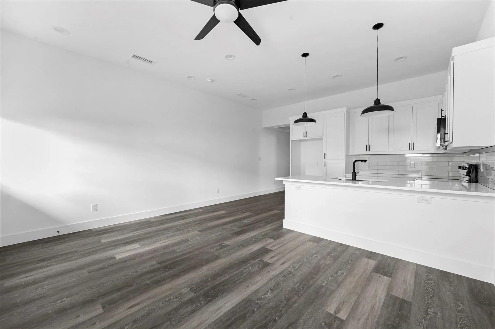 Duplex For Rent in Hunt County , 3018 Henry Street A, Greenville, Texas 75401, 3 Bedroom, 2 Bathroom, Garage spaces, 1,000 Sqft, built in 2024, mls#21378073, Real Estate Agent in Greenville, Homes For Rent in Hunt county, Homes For Rent in Greenville, Realtor in Greenville Texas, Real Estate Brokerage Independent Realty Texas, Luminita Cordes Realtor