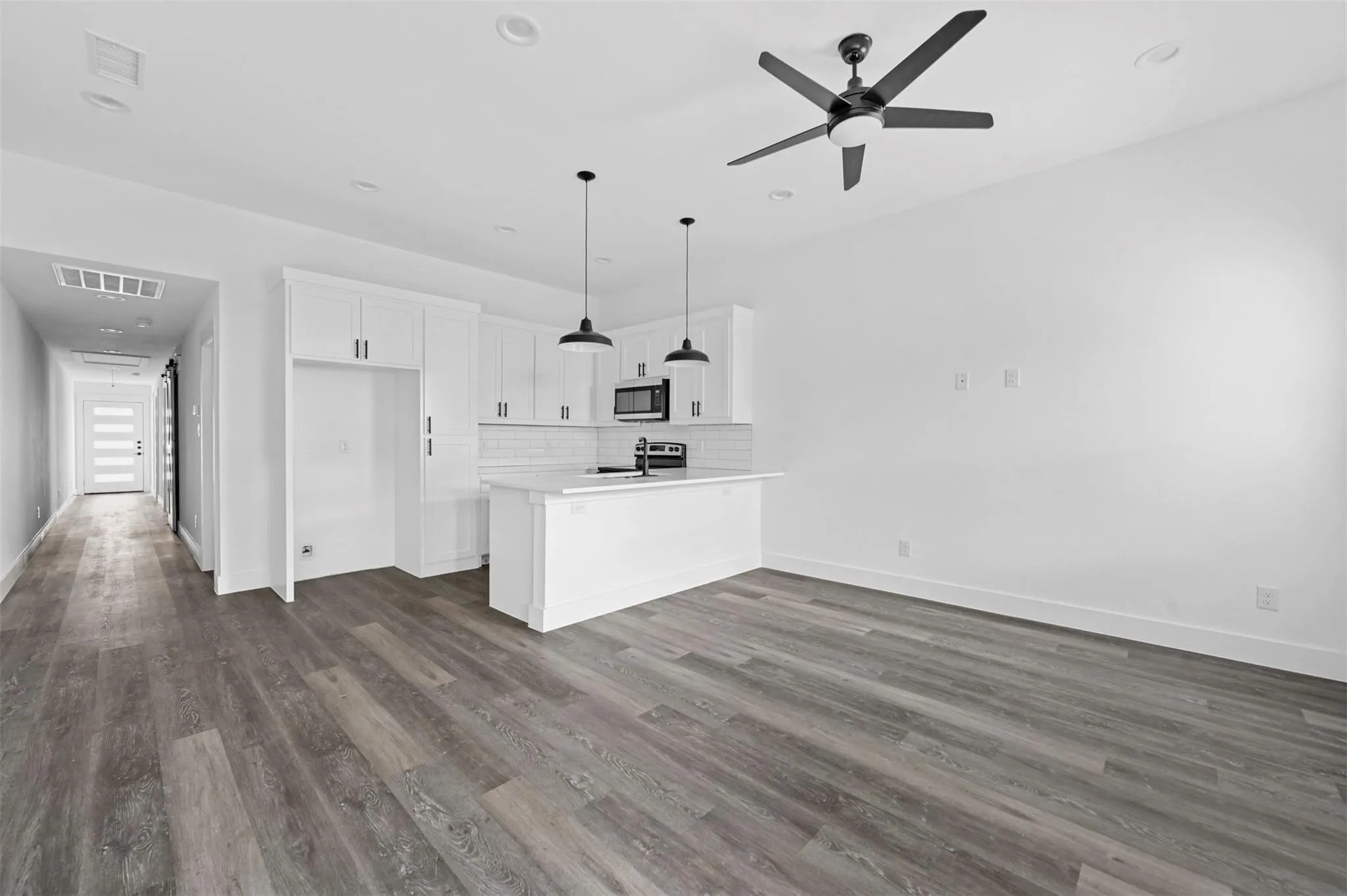 Duplex For Rent in Hunt County , 3018 Henry Street A, Greenville, Texas 75401, 3 Bedroom, 2 Bathroom, Garage spaces, 1,000 Sqft, built in 2024, mls#21378073, Real Estate Agent in Greenville, Homes For Rent in Hunt county, Homes For Rent in Greenville, Realtor in Greenville Texas, Real Estate Brokerage Independent Realty Texas, Luminita Cordes Realtor