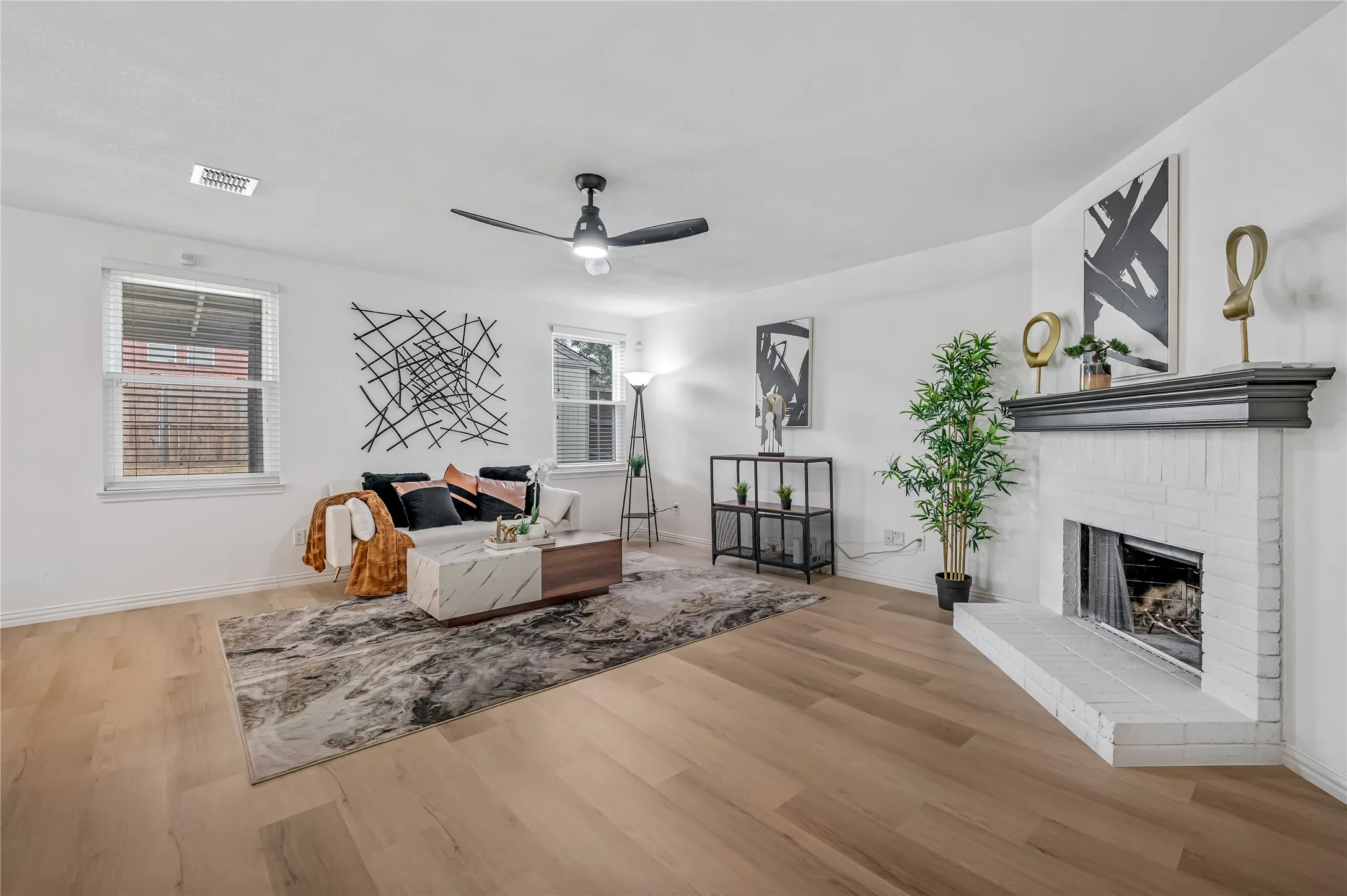 Single Family Residence For Sale in Dallas County , 2132 Zion Hill, Grand Prairie, Texas 75052, 4 Bedroom, 3 Bathroom, 2 Garage spaces, 2,698 Sqft, built in 2004, mls#21375668, Real Estate Agent in Grand Prairie, Homes For Sale in Dallas county, Homes For Sale in Grand Prairie, Realtor in Grand Prairie Texas, Real Estate Brokerage Independent Realty Texas, Luminita Cordes Realtor
