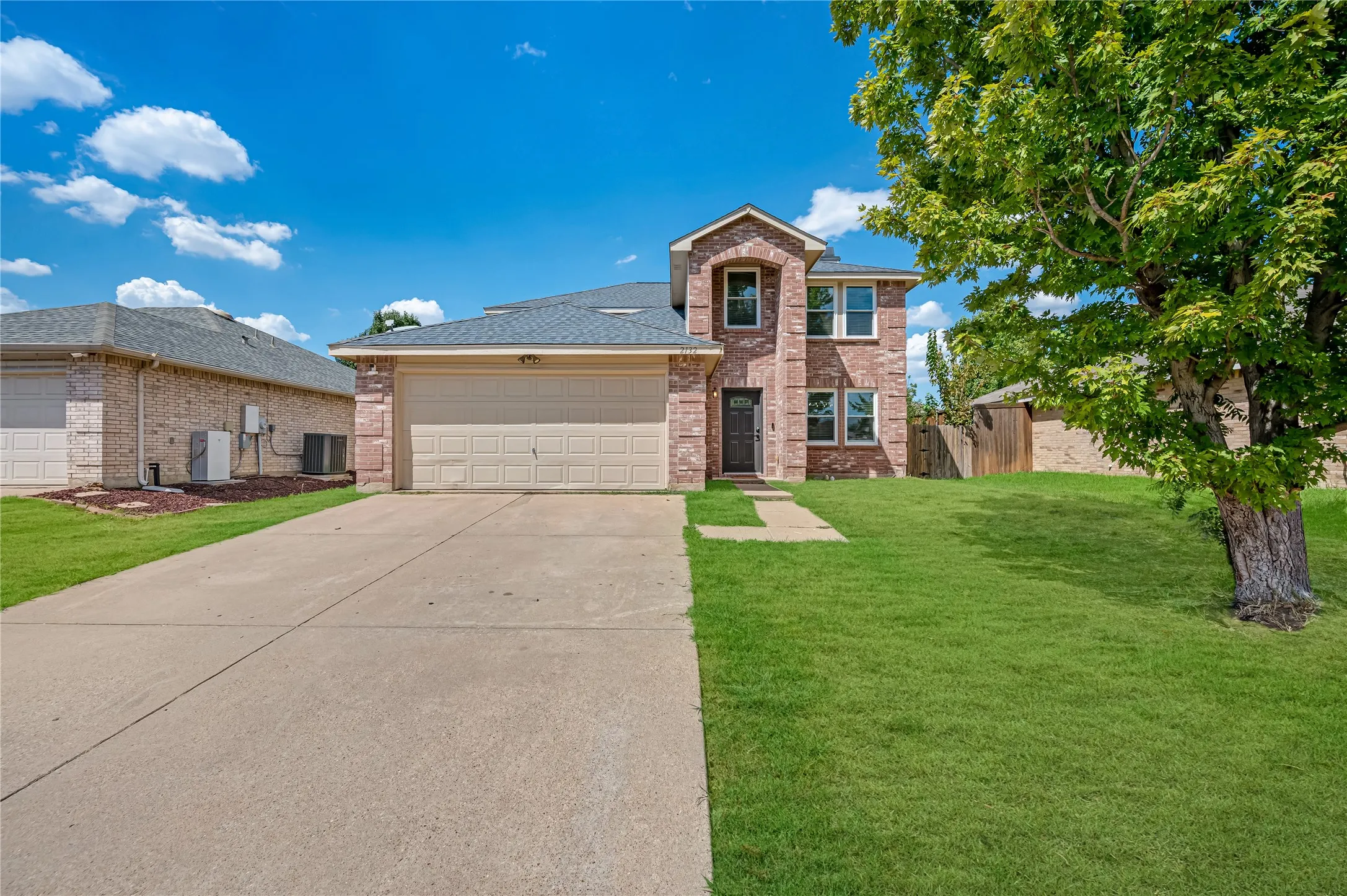 Single Family Residence For Sale in Dallas County , 2132 Zion Hill, Grand Prairie, Texas 75052, 4 Bedroom, 3 Bathroom, 2 Garage spaces, 2,698 Sqft, built in 2004, mls#21375668, Real Estate Agent in Grand Prairie, Homes For Sale in Dallas county, Homes For Sale in Grand Prairie, Realtor in Grand Prairie Texas, Real Estate Brokerage Independent Realty Texas, Luminita Cordes Realtor