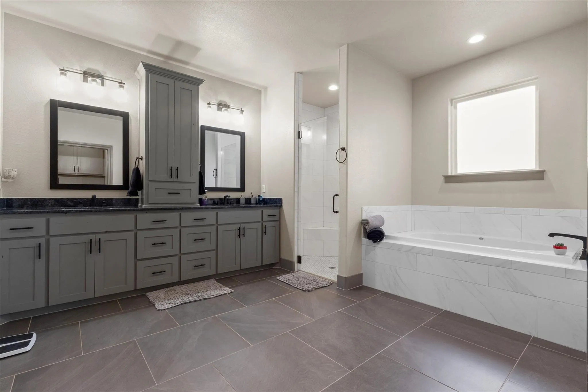 Single Family Residence For Sale in Wise County , 170 Rolling Hills Boulevard, Alvord, Texas 76225, 3 Bedroom, 4 Bathroom, Garage spaces, 2,384 Sqft, built in 2022, mls#21377322, Real Estate Agent in Alvord, Homes For Sale in Wise county, Homes For Sale in Alvord, Realtor in Alvord Texas, Real Estate Brokerage Independent Realty Texas, Luminita Cordes Realtor