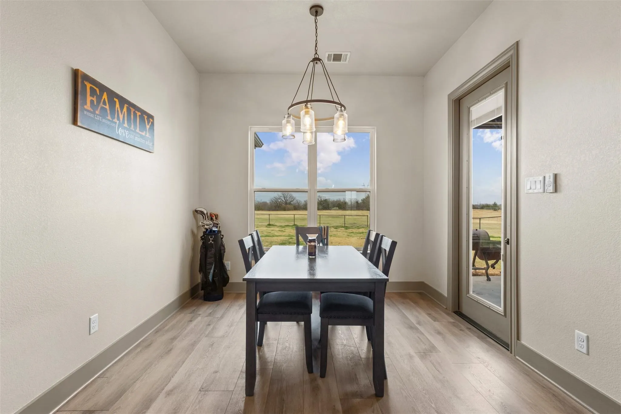 Single Family Residence For Sale in Wise County , 170 Rolling Hills Boulevard, Alvord, Texas 76225, 3 Bedroom, 4 Bathroom, Garage spaces, 2,384 Sqft, built in 2022, mls#21377322, Real Estate Agent in Alvord, Homes For Sale in Wise county, Homes For Sale in Alvord, Realtor in Alvord Texas, Real Estate Brokerage Independent Realty Texas, Luminita Cordes Realtor