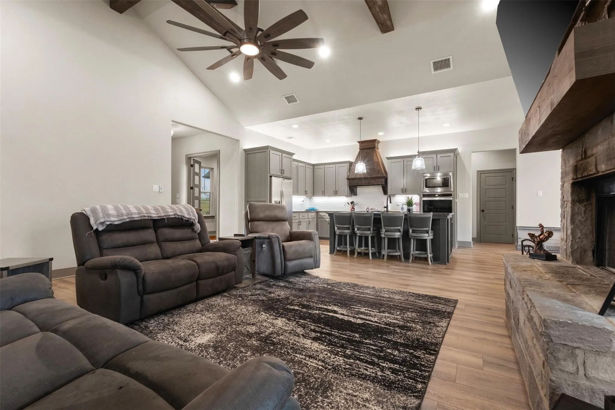 Single Family Residence For Sale in Wise County , 170 Rolling Hills Boulevard, Alvord, Texas 76225, 3 Bedroom, 4 Bathroom, Garage spaces, 2,384 Sqft, built in 2022, mls#21377322, Real Estate Agent in Alvord, Homes For Sale in Wise county, Homes For Sale in Alvord, Realtor in Alvord Texas, Real Estate Brokerage Independent Realty Texas, Luminita Cordes Realtor