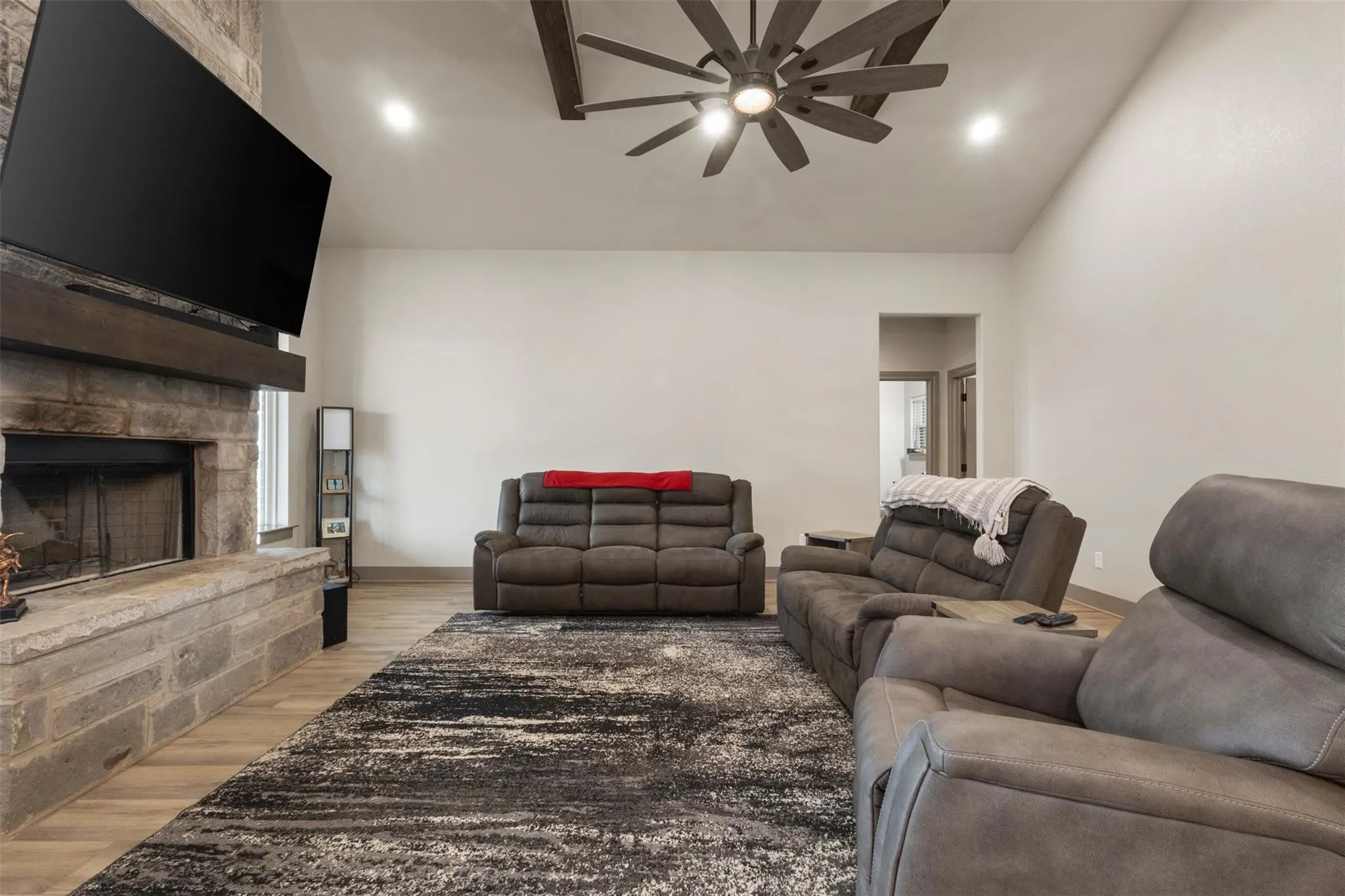 Single Family Residence For Sale in Wise County , 170 Rolling Hills Boulevard, Alvord, Texas 76225, 3 Bedroom, 4 Bathroom, Garage spaces, 2,384 Sqft, built in 2022, mls#21377322, Real Estate Agent in Alvord, Homes For Sale in Wise county, Homes For Sale in Alvord, Realtor in Alvord Texas, Real Estate Brokerage Independent Realty Texas, Luminita Cordes Realtor
