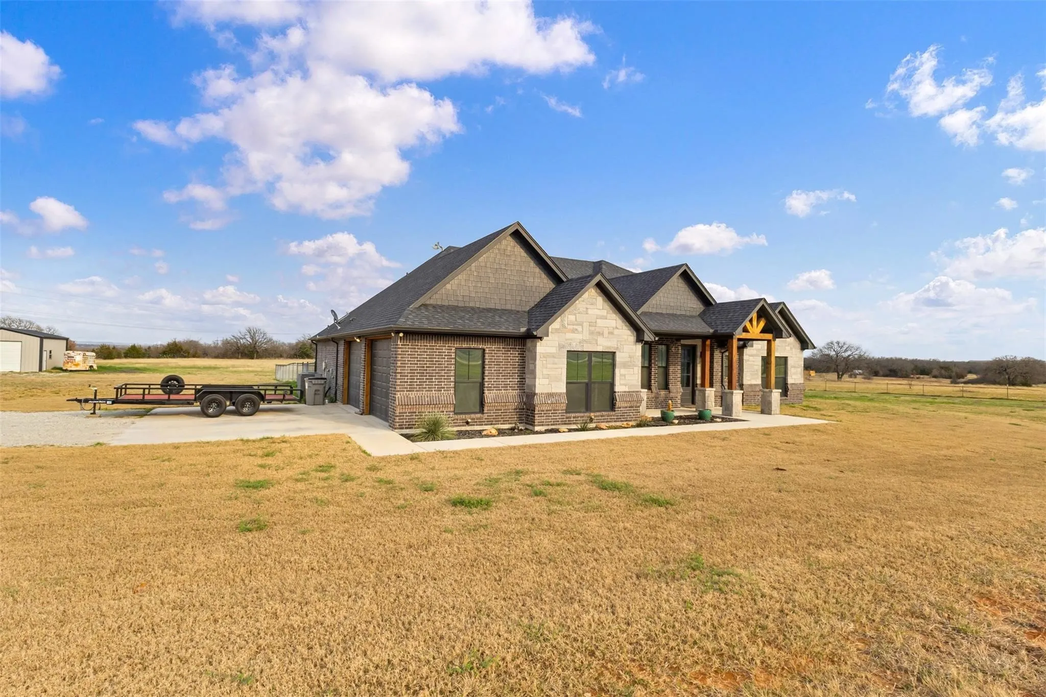 Single Family Residence For Sale in Wise County , 170 Rolling Hills Boulevard, Alvord, Texas 76225, 3 Bedroom, 4 Bathroom, Garage spaces, 2,384 Sqft, built in 2022, mls#21377322, Real Estate Agent in Alvord, Homes For Sale in Wise county, Homes For Sale in Alvord, Realtor in Alvord Texas, Real Estate Brokerage Independent Realty Texas, Luminita Cordes Realtor