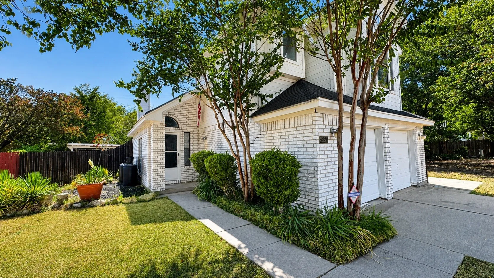 Single Family Residence For Sale in Tarrant County , 2355 Woodvine Court, Grand Prairie, Texas 75052, 3 Bedroom, 3 Bathroom, 2 Garage spaces, 1,319 Sqft, built in 1990, mls#21377968, Real Estate Agent in Grand Prairie, Homes For Sale in Tarrant county, Homes For Sale in Grand Prairie, Realtor in Grand Prairie Texas, Real Estate Brokerage Independent Realty Texas, Luminita Cordes Realtor