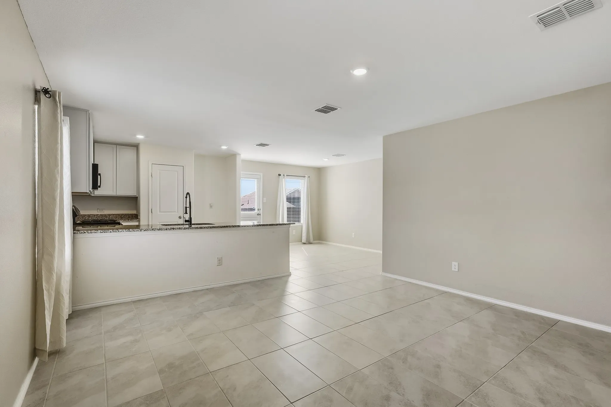 Single Family Residence For Sale in Tarrant County , 2901 Questa Street, Fort Worth, Texas 76119, 3 Bedroom, 2 Bathroom, 1 Garage spaces, 1,260 Sqft, built in 2023, mls#21373421, Real Estate Agent in Fort Worth, Homes For Sale in Tarrant county, Homes For Sale in Fort Worth, Realtor in Fort Worth Texas, Real Estate Brokerage Independent Realty Texas, Luminita Cordes Realtor
