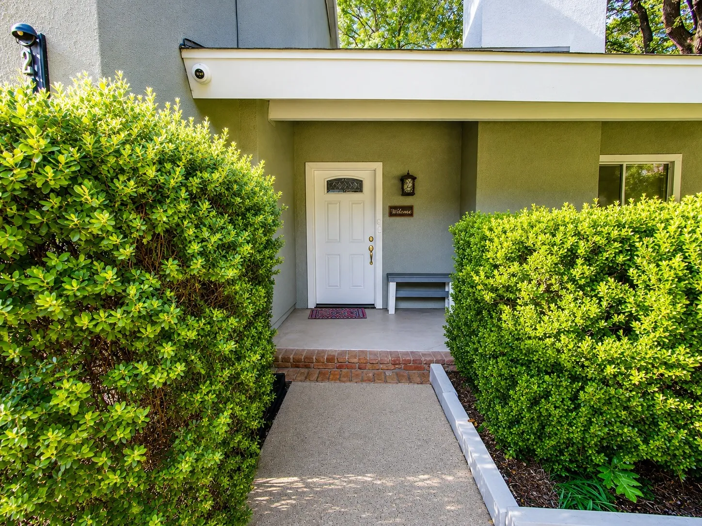 Single Family Residence For Sale in Tarrant County , 2113 Oakwood Lane, Arlington, Texas 76012, 3 Bedroom, 3 Bathroom, 2 Garage spaces, 2,095 Sqft, built in 1977, mls#21377992, Real Estate Agent in Arlington, Homes For Sale in Tarrant county, Homes For Sale in Arlington, Realtor in Arlington Texas, Real Estate Brokerage Independent Realty Texas, Luminita Cordes Realtor