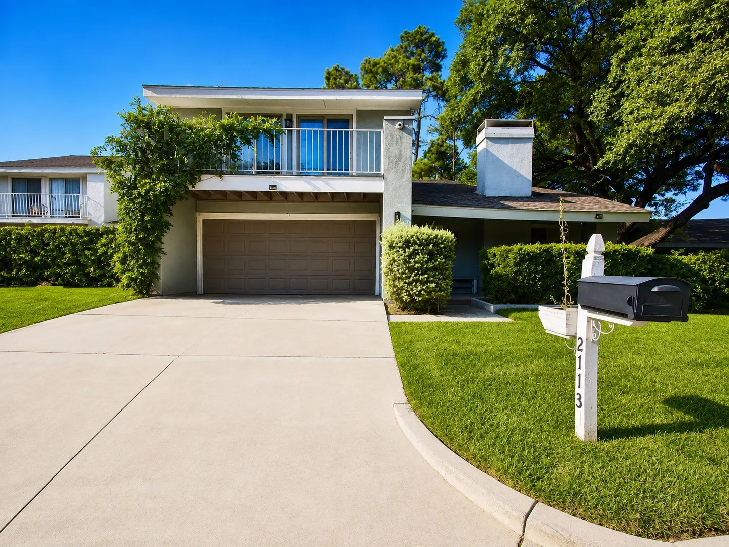 Single Family Residence For Sale in Tarrant County , 2113 Oakwood Lane, Arlington, Texas 76012, 3 Bedroom, 3 Bathroom, 2 Garage spaces, 2,095 Sqft, built in 1977, mls#21377992, Real Estate Agent in Arlington, Homes For Sale in Tarrant county, Homes For Sale in Arlington, Realtor in Arlington Texas, Real Estate Brokerage Independent Realty Texas, Luminita Cordes Realtor