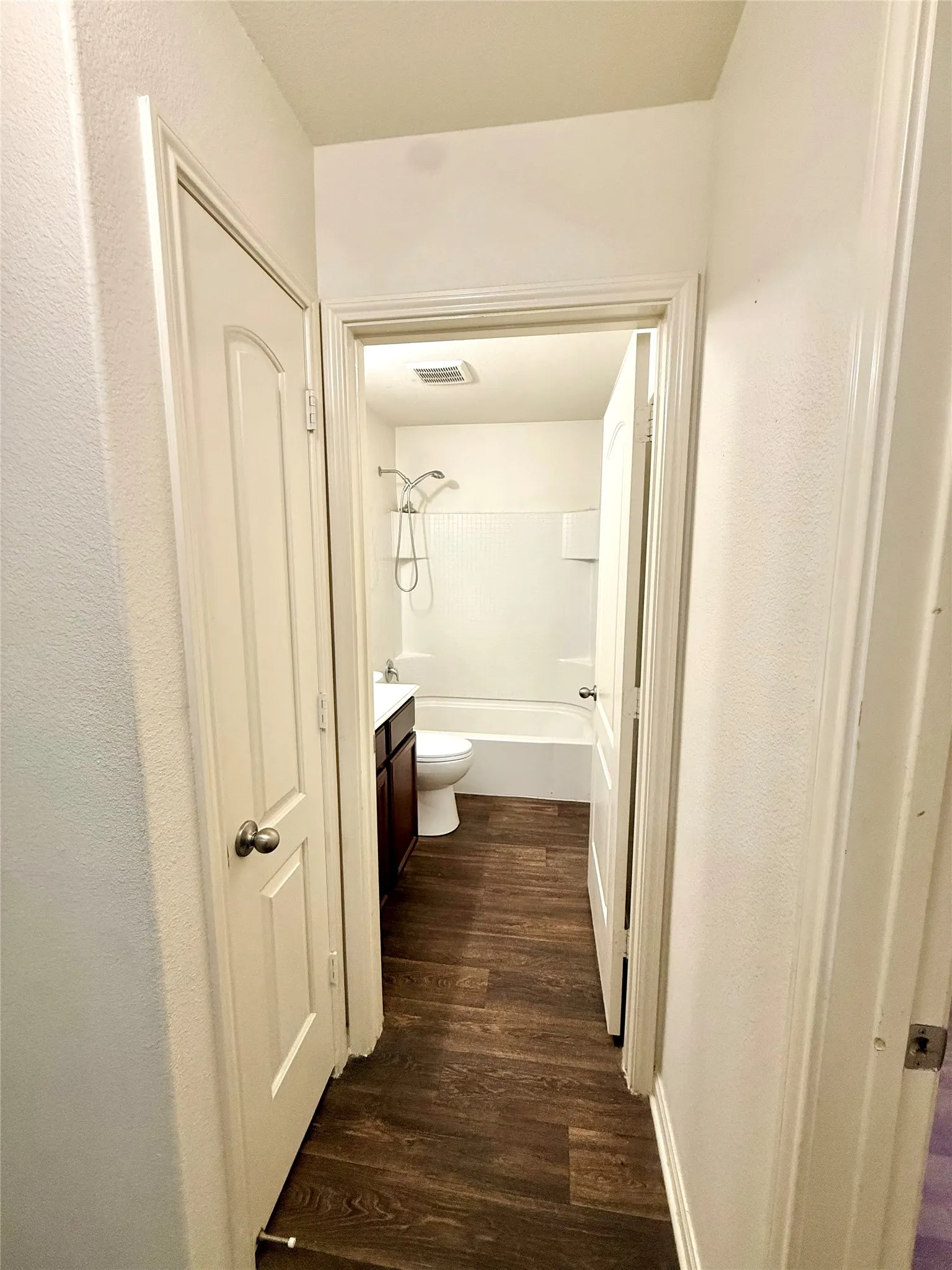 Single Family Residence For Rent in Dallas County , 1401 Macy Lane, Dallas, Texas 75253, 3 Bedroom, 2 Bathroom, 2 Garage spaces, 1,630 Sqft, built in 2016, mls#21378083, Real Estate Agent in Dallas, Homes For Rent in Dallas county, Homes For Rent in Dallas, Realtor in Dallas Texas, Real Estate Brokerage Independent Realty Texas, Luminita Cordes Realtor
