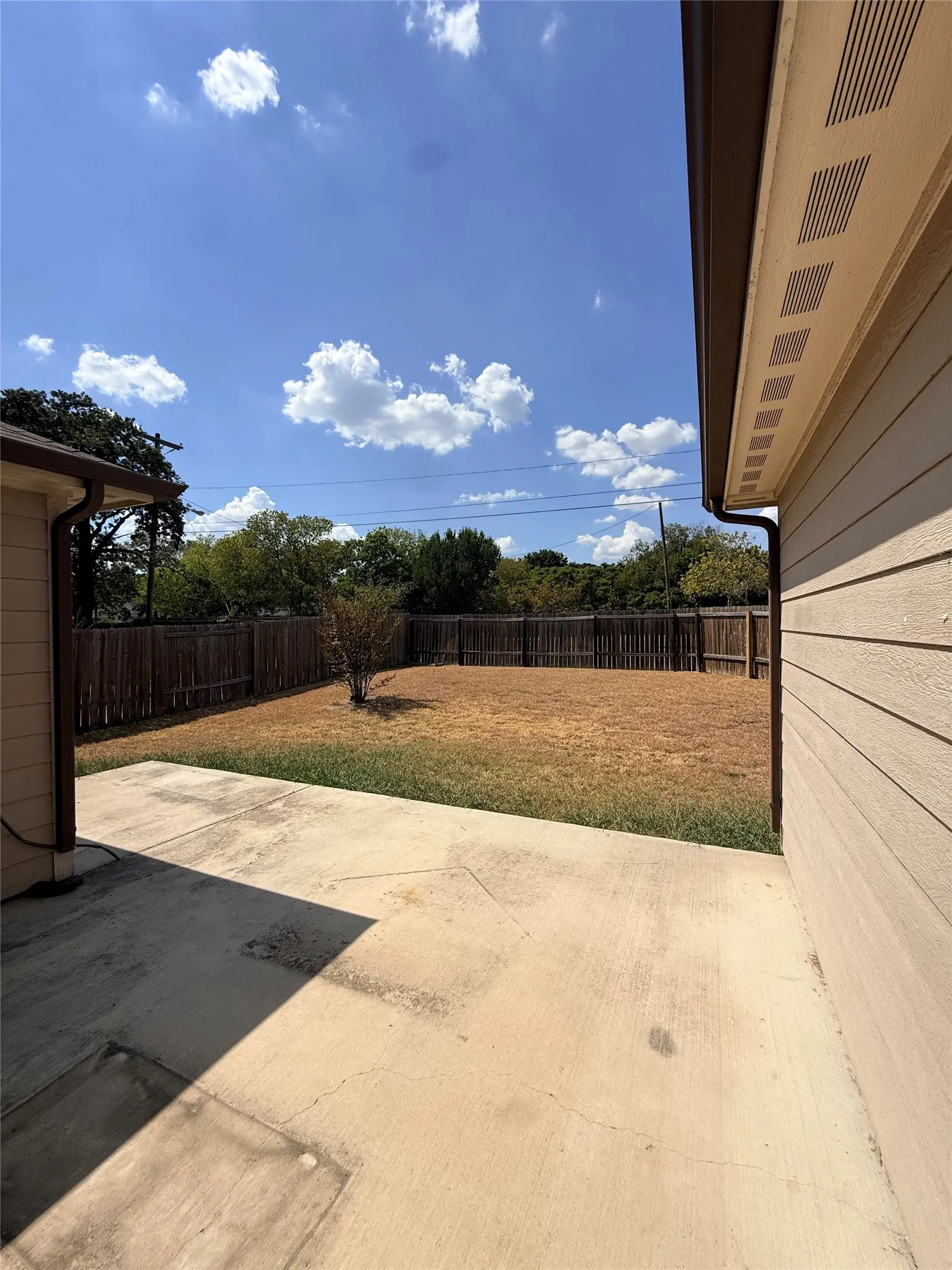 Single Family Residence For Rent in Dallas County , 1401 Macy Lane, Dallas, Texas 75253, 3 Bedroom, 2 Bathroom, 2 Garage spaces, 1,630 Sqft, built in 2016, mls#21378083, Real Estate Agent in Dallas, Homes For Rent in Dallas county, Homes For Rent in Dallas, Realtor in Dallas Texas, Real Estate Brokerage Independent Realty Texas, Luminita Cordes Realtor