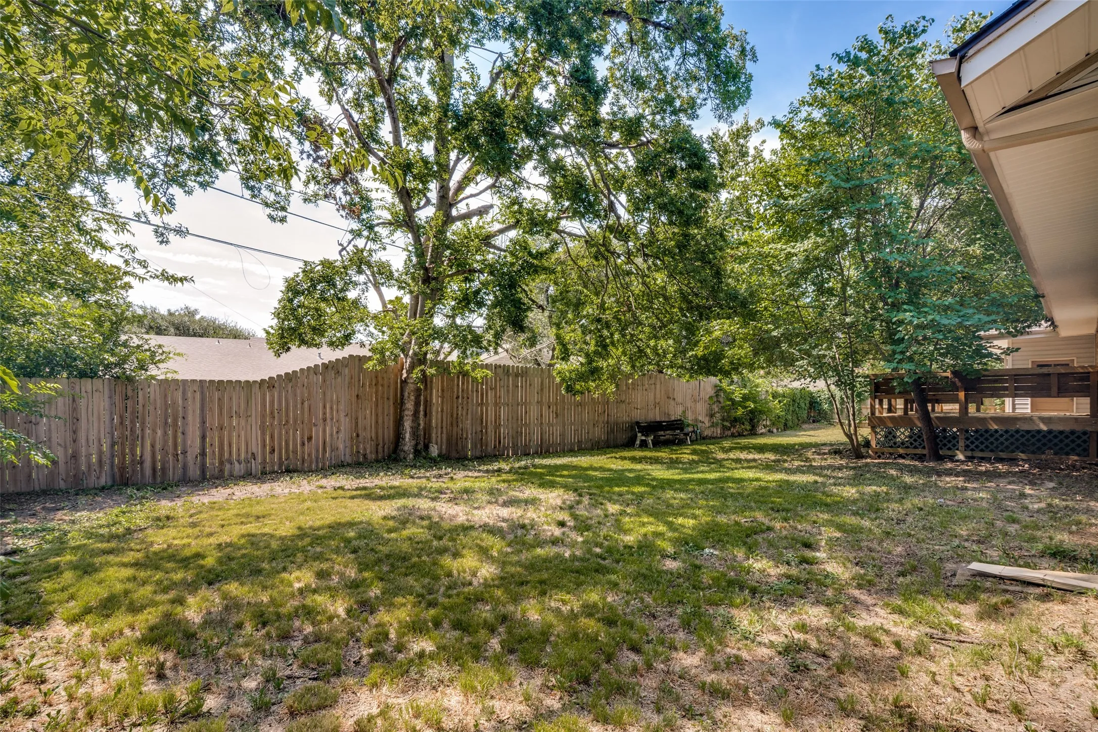 Single Family Residence For Sale in Hunt County , 5405 Kayway Drive, Greenville, Texas 75402, 3 Bedroom, 2 Bathroom, 2 Garage spaces, 1,850 Sqft, built in 1984, mls#21378076, Real Estate Agent in Greenville, Homes For Sale in Hunt county, Homes For Sale in Greenville, Realtor in Greenville Texas, Real Estate Brokerage Independent Realty Texas, Luminita Cordes Realtor