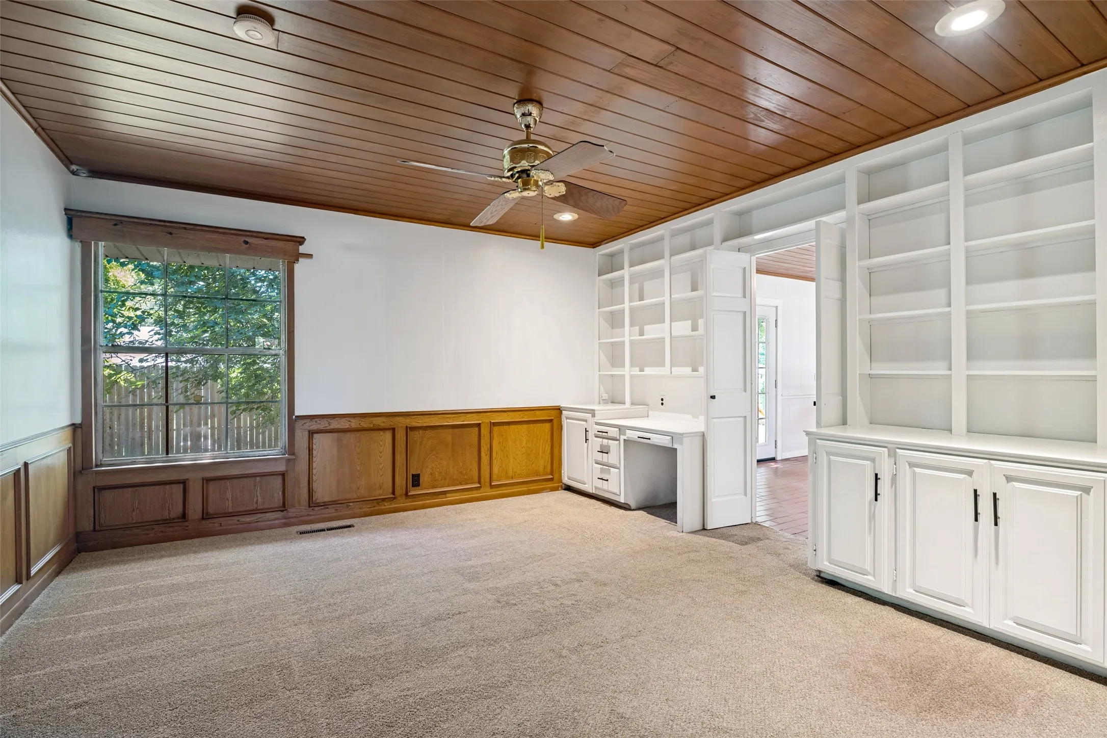 Single Family Residence For Sale in Hunt County , 5405 Kayway Drive, Greenville, Texas 75402, 3 Bedroom, 2 Bathroom, 2 Garage spaces, 1,850 Sqft, built in 1984, mls#21378076, Real Estate Agent in Greenville, Homes For Sale in Hunt county, Homes For Sale in Greenville, Realtor in Greenville Texas, Real Estate Brokerage Independent Realty Texas, Luminita Cordes Realtor