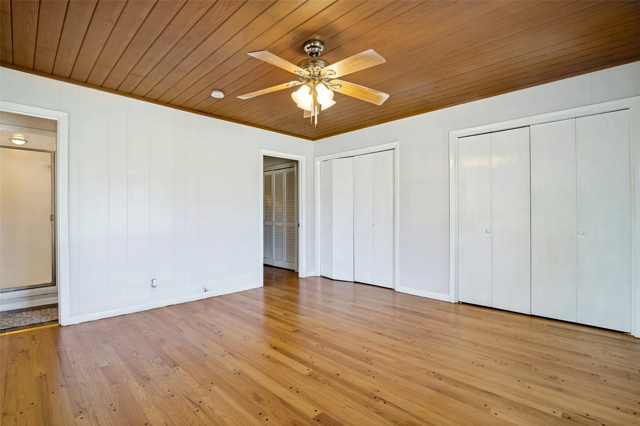 Single Family Residence For Sale in Hunt County , 5405 Kayway Drive, Greenville, Texas 75402, 3 Bedroom, 2 Bathroom, 2 Garage spaces, 1,850 Sqft, built in 1984, mls#21378076, Real Estate Agent in Greenville, Homes For Sale in Hunt county, Homes For Sale in Greenville, Realtor in Greenville Texas, Real Estate Brokerage Independent Realty Texas, Luminita Cordes Realtor