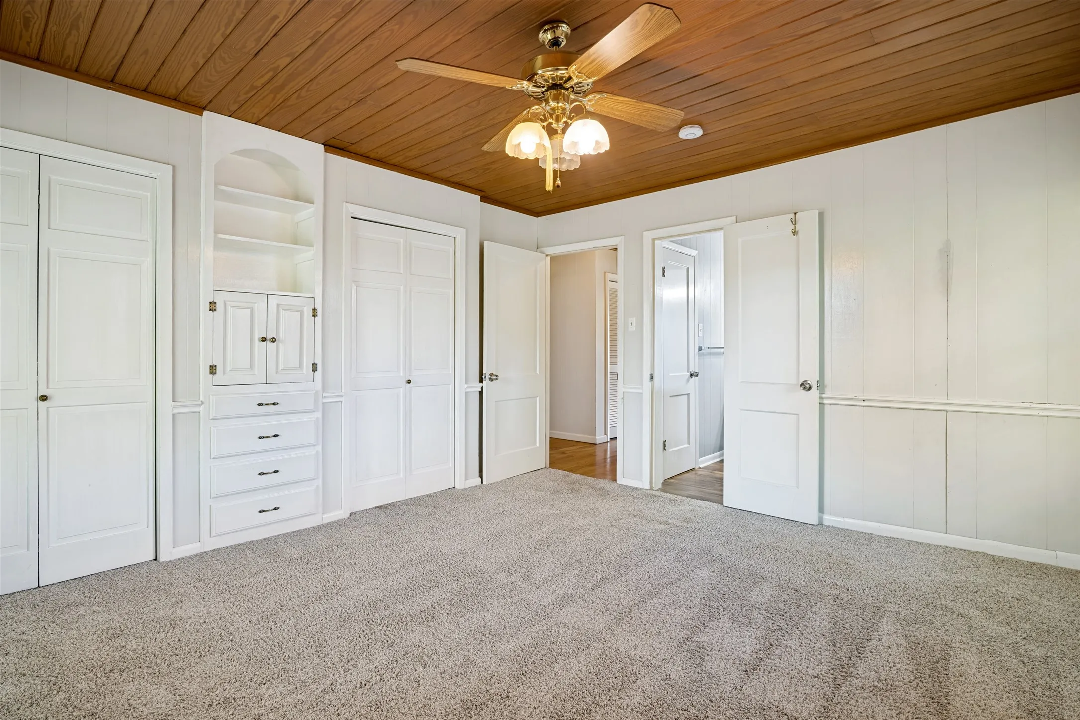 Single Family Residence For Sale in Hunt County , 5405 Kayway Drive, Greenville, Texas 75402, 3 Bedroom, 2 Bathroom, 2 Garage spaces, 1,850 Sqft, built in 1984, mls#21378076, Real Estate Agent in Greenville, Homes For Sale in Hunt county, Homes For Sale in Greenville, Realtor in Greenville Texas, Real Estate Brokerage Independent Realty Texas, Luminita Cordes Realtor