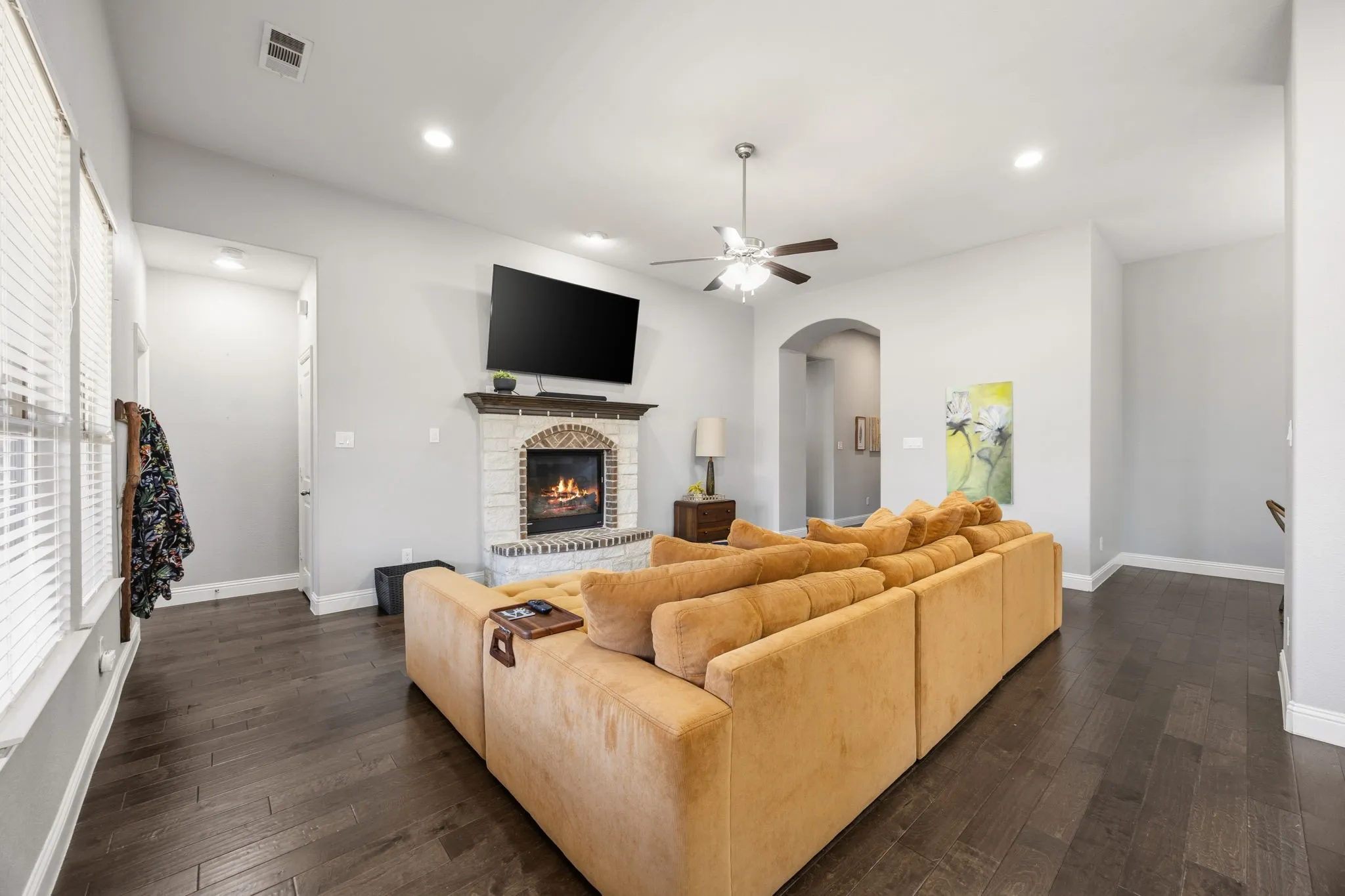 Single Family Residence For Sale in Denton County , 9901 Trinity Drive, Little Elm, Texas 75068, 4 Bedroom, 4 Bathroom, 3 Garage spaces, 2,803 Sqft, built in 2016, mls#21377540, Real Estate Agent in Little Elm, Homes For Sale in Denton county, Homes For Sale in Little Elm, Realtor in Little Elm Texas, Real Estate Brokerage Independent Realty Texas, Luminita Cordes Realtor