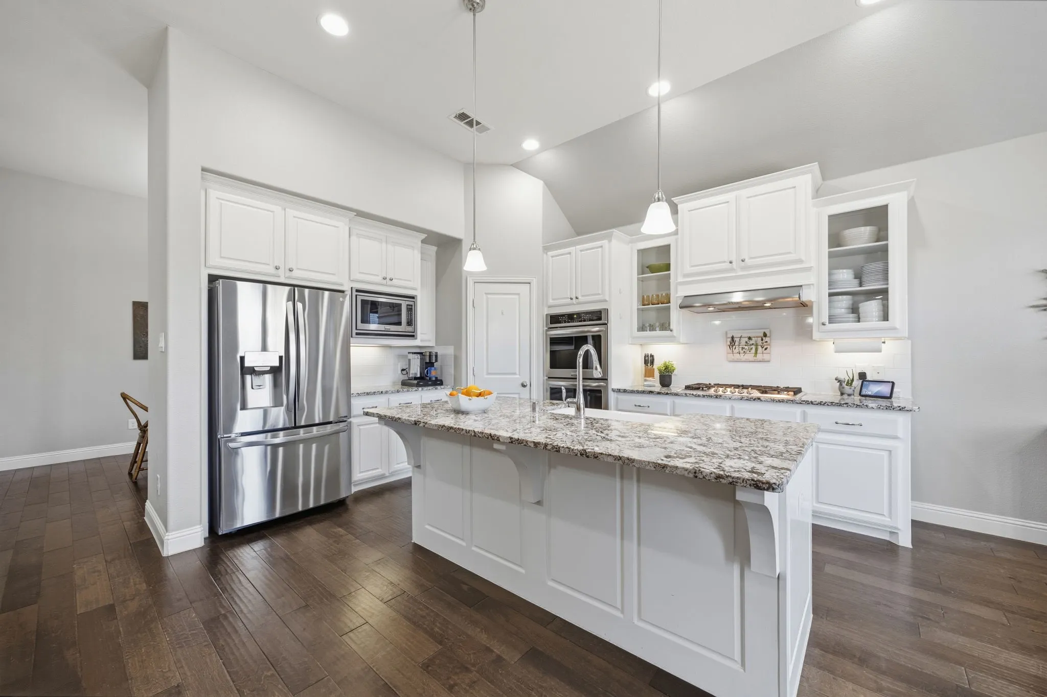 Single Family Residence For Sale in Denton County , 9901 Trinity Drive, Little Elm, Texas 75068, 4 Bedroom, 4 Bathroom, 3 Garage spaces, 2,803 Sqft, built in 2016, mls#21377540, Real Estate Agent in Little Elm, Homes For Sale in Denton county, Homes For Sale in Little Elm, Realtor in Little Elm Texas, Real Estate Brokerage Independent Realty Texas, Luminita Cordes Realtor