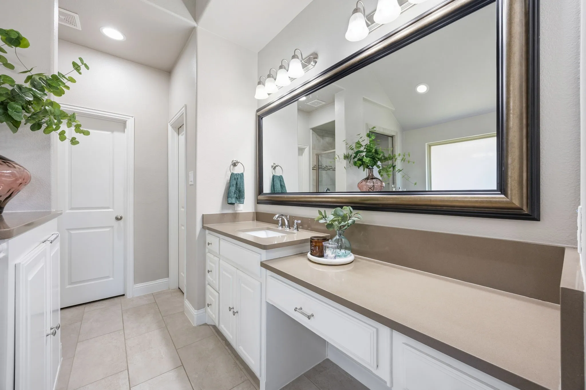 Single Family Residence For Sale in Denton County , 9901 Trinity Drive, Little Elm, Texas 75068, 4 Bedroom, 4 Bathroom, 3 Garage spaces, 2,803 Sqft, built in 2016, mls#21377540, Real Estate Agent in Little Elm, Homes For Sale in Denton county, Homes For Sale in Little Elm, Realtor in Little Elm Texas, Real Estate Brokerage Independent Realty Texas, Luminita Cordes Realtor