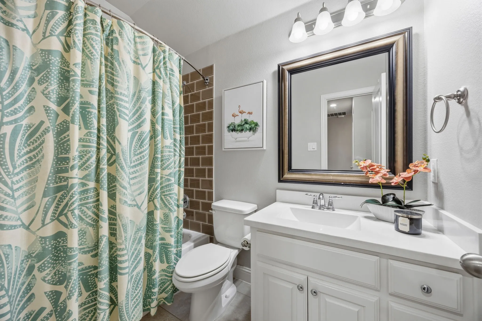 Single Family Residence For Sale in Denton County , 9901 Trinity Drive, Little Elm, Texas 75068, 4 Bedroom, 4 Bathroom, 3 Garage spaces, 2,803 Sqft, built in 2016, mls#21377540, Real Estate Agent in Little Elm, Homes For Sale in Denton county, Homes For Sale in Little Elm, Realtor in Little Elm Texas, Real Estate Brokerage Independent Realty Texas, Luminita Cordes Realtor