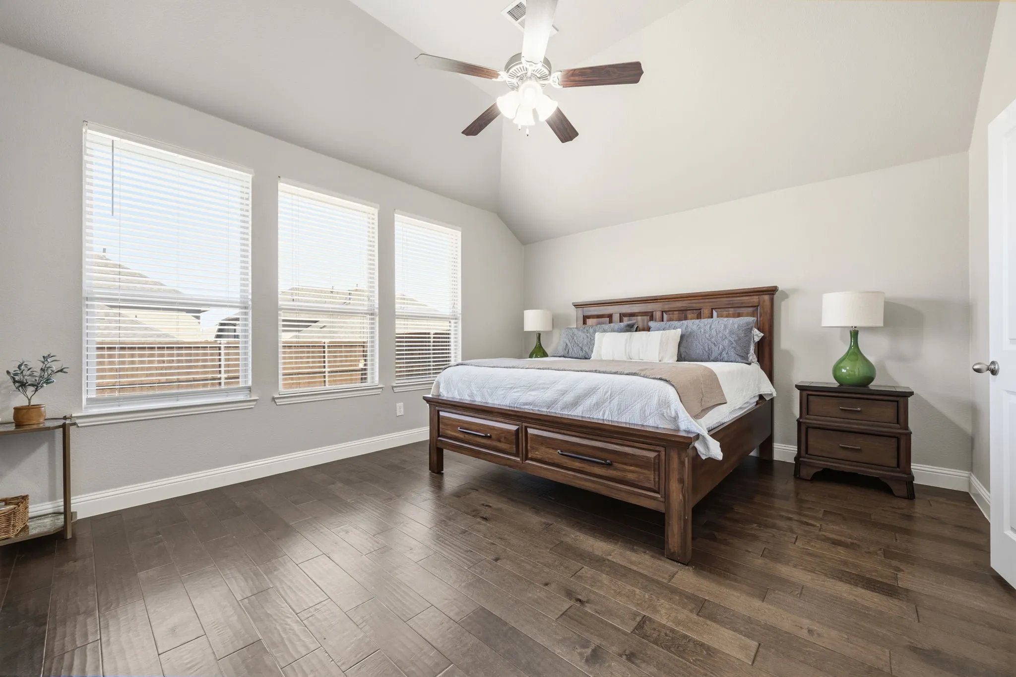 Single Family Residence For Sale in Denton County , 9901 Trinity Drive, Little Elm, Texas 75068, 4 Bedroom, 4 Bathroom, 3 Garage spaces, 2,803 Sqft, built in 2016, mls#21377540, Real Estate Agent in Little Elm, Homes For Sale in Denton county, Homes For Sale in Little Elm, Realtor in Little Elm Texas, Real Estate Brokerage Independent Realty Texas, Luminita Cordes Realtor
