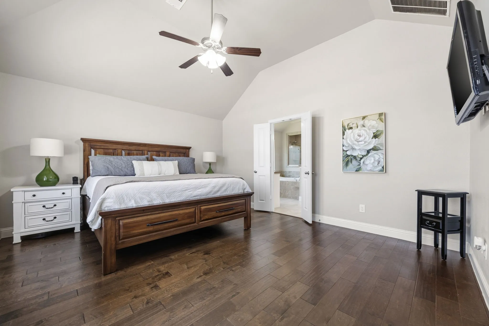 Single Family Residence For Sale in Denton County , 9901 Trinity Drive, Little Elm, Texas 75068, 4 Bedroom, 4 Bathroom, 3 Garage spaces, 2,803 Sqft, built in 2016, mls#21377540, Real Estate Agent in Little Elm, Homes For Sale in Denton county, Homes For Sale in Little Elm, Realtor in Little Elm Texas, Real Estate Brokerage Independent Realty Texas, Luminita Cordes Realtor