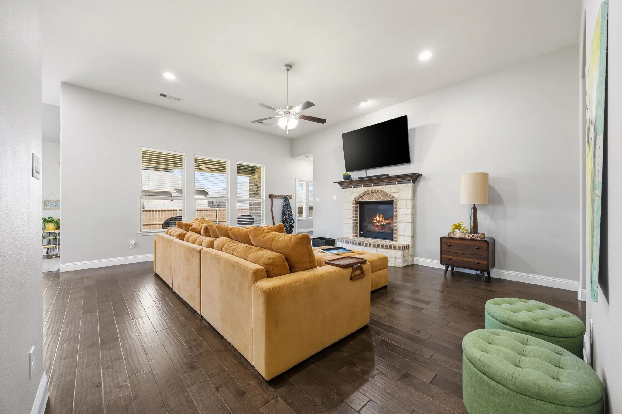 Single Family Residence For Sale in Denton County , 9901 Trinity Drive, Little Elm, Texas 75068, 4 Bedroom, 4 Bathroom, 3 Garage spaces, 2,803 Sqft, built in 2016, mls#21377540, Real Estate Agent in Little Elm, Homes For Sale in Denton county, Homes For Sale in Little Elm, Realtor in Little Elm Texas, Real Estate Brokerage Independent Realty Texas, Luminita Cordes Realtor